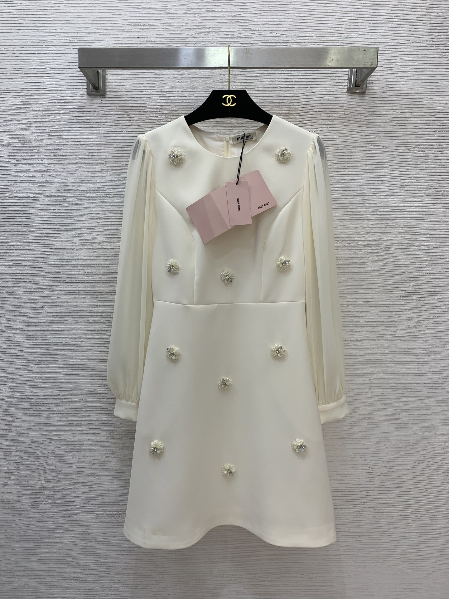 NO:733721,Model No. G26013178 MiuMi*Miaojia's new high-end customized luxury heavy-duty diamond-embellished beaded three-dimensional flower-decorated chiffon gauze sleeve patchwork long-sleeved dress with waist slimming!  Black, apricot, (M size shoulder width 36, bust 90, waist 74, sleeve length 59, skirt length 90) hair,,miumiu,skirts,19860909款号G26013178 MiuMi*缪家新款 高端定制奢华重工镶钻钉珠立体花朵装饰雪纺纱袖拼接收腰显瘦长袖连衣裙！黑色、杏色、 （M码肩宽36,胸围90,腰围74,袖长59,裙长90）发,,miumiu,skirts,,Women's clothing