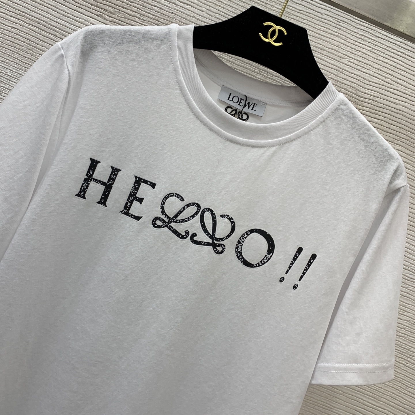 款号G LOEW*2026年春夏新款 胸前字母印花后背刺绣logo徽标装饰简约时尚圆领短袖t恤上衣！黑色