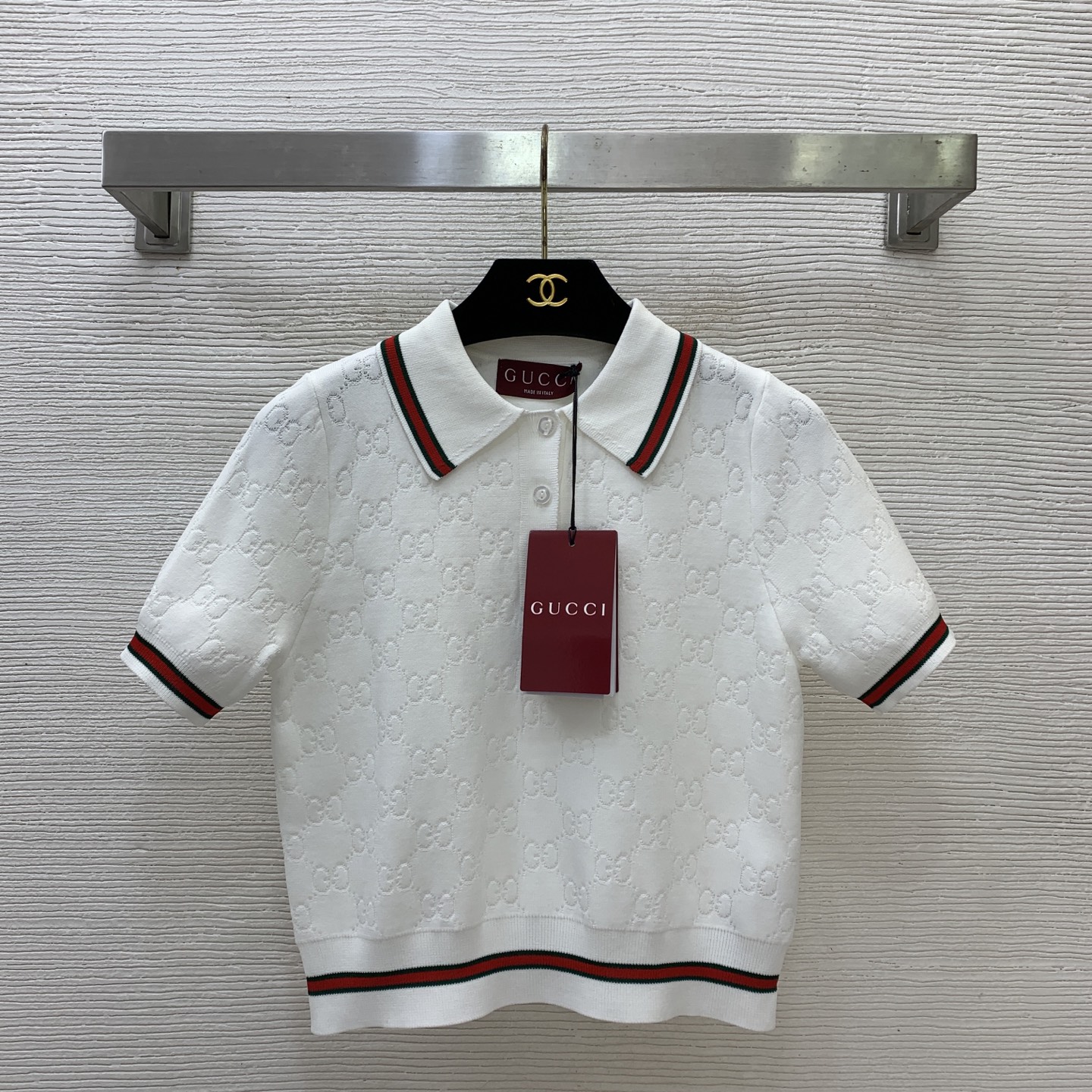 NO:845544,Style No. G26052026 GUCC* new summer style, high-end custom-made GG letter logo jacquard, contrasting striped edge half placket lapel short Polo collar sweater top!  White, (M size bust 80, sleeve length 21, dress length 45) batch,,gucci,19860909款号G26052026 GUCC*夏季新款 高端定制GG字母logo提花、撞色条纹边半开门襟翻领小短款Polo领针织衫上衣！白色,（M码胸围80,袖长21,衣长45）批,,gucci,,Women's clothing