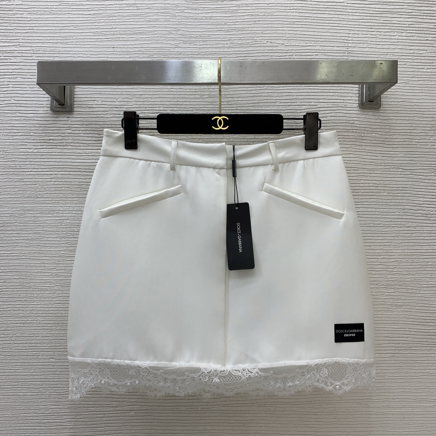 NO:857048,The highest version of the girl on the market inspects the goods, trims the three marks on the threads, pictures of the goods and takes videos. If you want quality and service, add me on WeChat. We do not accept urgent orders. Model number D26052386 & Dolce & Gabbana DG New Highest version on the market. The girl inspects the goods, trims the three marks on the threads, pictures of the goods and takes videos. If you want quality and service, add me on WeChat. We do not accept urgent orders.  Letter logo small black label decoration lace splicing high waist slimming one step skirt skirt!  Black, white, (M size waist 74, hip 100, skirt length 37 excluding lace), Dolce&Gabbana-clothing, Dolce&Gabbana, skirts,19860909市面最高版本小妹验货、修剪线头上三标、货可图及拍视频,要品质要服务的加我微信,不接急单.款号D26052386 &杜嘉班纳DG新市面最高版本小妹验货、修剪线头上三标、货可图及拍视频,要品质要服务的加我微信,不接急单.款 字母logo小黑标装饰蕾丝花边拼接高腰显瘦一步裙半身裙短裙！黑色、白色、 （M码腰围74,臀围100,裙长37不含蕾丝）,杜嘉班纳-服装,Dolce&Gabbana,skirts,,Women's clothing