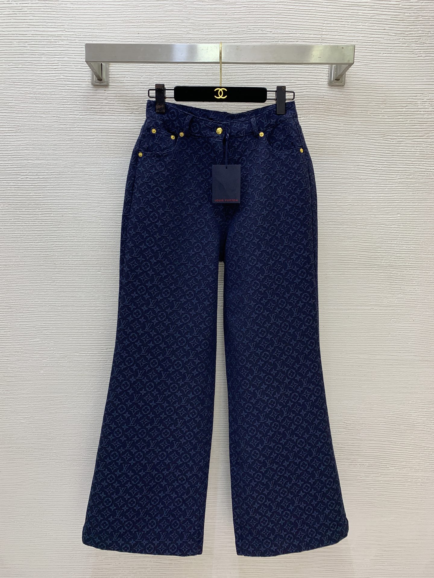 NO:857299,Style No. D26052237 LOUIS*LV’s new custom-made textured presbyopic letter logo jacquard fabric, letter logo hardware accessories zipper fly high waist slim straight jeans trousers!  (M size waist 68, hips 96, pants length 105),,louis vuitton,louis vuitton,louis vuitton,louis vuitton,jeans,19860909款号D26052237 LOUIS*驴家LV新款定制肌理感老花字母logo提花面料、字母logo五金配件拉链门襟高腰显瘦直筒牛仔裤长裤！（M码腰围68,臀围96,裤长105）,,louis vuitton,louis vuitton,louis vuitton,louis vuitton,jeans,,Women's clothing