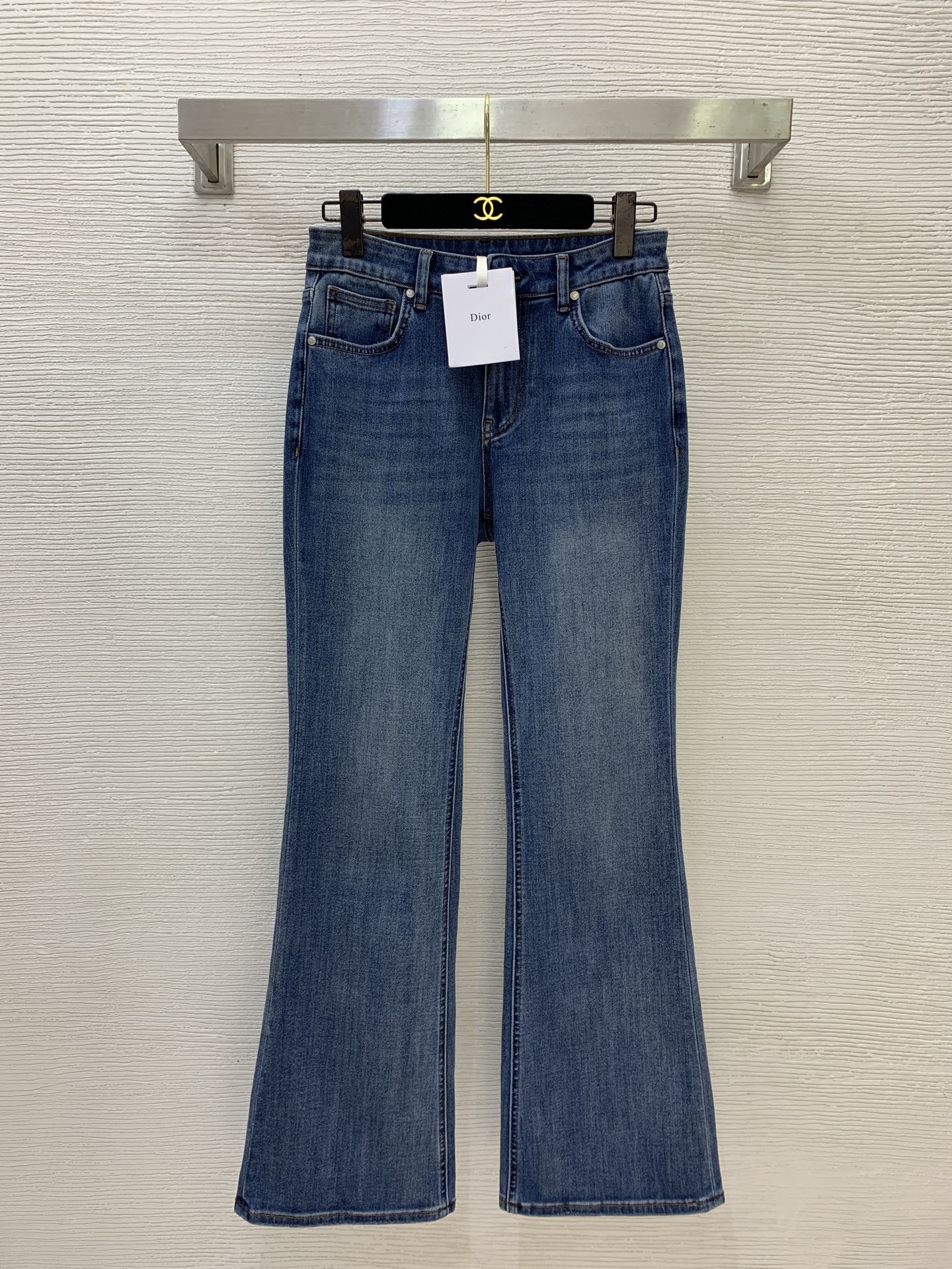 NO:860513,The girl with the highest version on the market inspects the goods, trims the three marks on the threads, pictures of the goods and takes videos. If you want quality and service, please add me on WeChat. We will not accept urgent orders. Model No. G26053072 Dio* The new highest version on the market. The girl inspects the goods, trims the three marks on the threads, pictures of the goods and takes videos. If you want quality and service, add me on WeChat. We do not accept urgent orders.  High-end customized letter logo hardware accessories, selected four-sided elastic soft denim fabric, simple and fashionable back pockets, round mirror embroidered badges, slim fit hip-lifting flared jeans, the highest version on the market. The girl will inspect the goods, trim the three marks on the threads, have pictures of the goods and take videos. If you want quality and service, please add me on WeChat. We will not accept urgent orders!  26-27-28-29-30 (size 27 waist 64 micro-elastic, hip 86, pants length 98), Dior-clothing, dior, dior, jeans,19860909市面最高版本小妹验货、修剪线头上三标、货可图及拍视频,要品质要服务的加我微信,不接急单.款号G26053072 Dio*新市面最高版本小妹验货、修剪线头上三标、货可图及拍视频,要品质要服务的加我微信,不接急单.款 高端定制字母logo五金配件、精选四面弹软牛仔面料简约时尚后口袋圆镜刺绣徽章修身提臀喇叭牛仔裤长市面最高版本小妹验货、修剪线头上三标、货可图及拍视频,要品质要服务的加我微信,不接急单.款！26-27-28-29-30（27码腰围64微弹力,臀围86,裤长98）,迪奥-服装,dior,dior,jeans,,Women's clothing