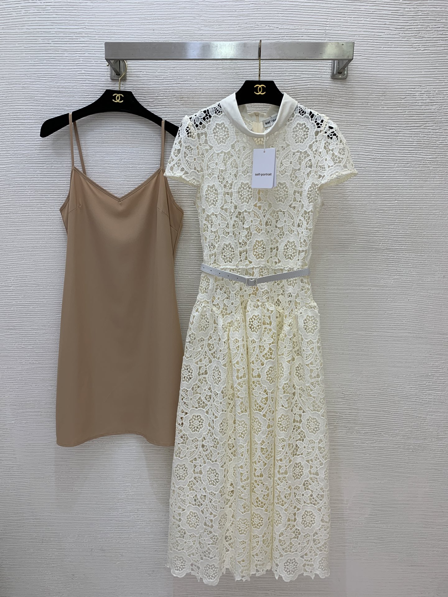 NO:860381,The highest version on the market, the girl will inspect the goods, trim the three marks on the threads, and ship the goods. You can send pictures and take videos. If you want quality or service, please add me on WeChat. We will not accept urgent orders. Model No. G260052967  Self-Portrai* The latest and highest version on the market, my little girl will inspect the goods, trim the three marks on the threads, and ship the goods. You can send pictures and take videos. If you want quality and service, please add me on WeChat. We will not accept urgent orders. High-end customized lace water-soluble flower engravings from SP Home  Hook-and-loop pattern fabric, large puffy skirt, slim fit, stand-up collar, short sleeves, mid-length, the highest version on the market. The girl inspects the goods, trims the three marks on the threads, and sends pictures and videos before delivery. If you want quality and service, please add me on WeChat. We don’t accept urgent orders. This dress comes with a belt!  Blue, pink, apricot, (M size shoulder width 37, bust 84, waist 64~84 elastic, sleeve length 14, skirt length 125; inner bust 78 non-elastic, length 76 excluding shoulder straps), women's clothing, skirts, T-shirt,19860909市面最高版本小妹验货、修剪线头上三标、发货可发图及拍视频,要品质要服务的加我微信,不接急单.款号G260052967 Self-Portrai*新市面最高版本小妹验货、修剪线头上三标、发货可发图及拍视频,要品质要服务的加我微信,不接急单.款SP家高端定制蕾丝水溶花镂空勾花面料、蓬蓬大裙摆修身显瘦立领短袖中长市面最高版本小妹验货、修剪线头上三标、发货可发图及拍视频,要品质要服务的加我微信,不接急单.款连衣裙配腰带！蓝色、粉色、杏色、 （M码肩宽37,胸围84,腰围64～84弹力,袖长14,裙长125；内搭胸围78无弹力,长度76不含肩带）,女装,skirts,T-shirt,,Women's clothing