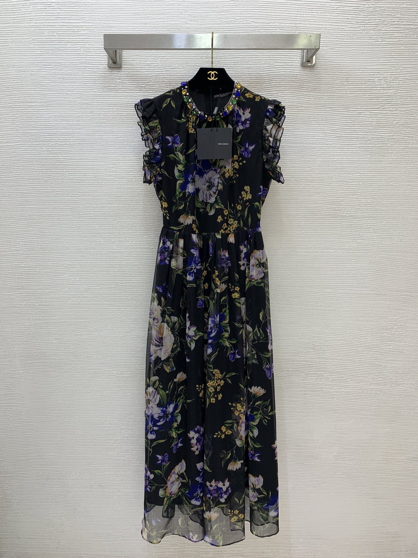 NO:862484,The highest version of the girl on the market inspects the goods, trims the three marks on the threads, pictures of the goods and takes videos. If you want quality and service, add me on WeChat. We will not accept urgent orders. Model No. G26060127 & Dolce & Gabbana DG* The latest version of the girl on the market inspects the goods, trims the three marks on the threads, pictures of the goods and takes videos. If you want quality and service, add me on WeChat. We do not accept urgent orders.  Romantic and elegant retro-style flower print, neckline decorated with gems and diamonds and ear-shaped flying sleeves, slimming waist and wide swing elegant dress!  (M size bust 88, waist 70, sleeve length 5, skirt length 134), Dolce & Gabbana-clothing, Dolce&Gabbana, skirts,19860909市面最高版本小妹验货、修剪线头上三标、货可图及拍视频,要品质要服务的加我微信,不接急单.款号G26060127 &杜嘉班纳DG*新市面最高版本小妹验货、修剪线头上三标、货可图及拍视频,要品质要服务的加我微信,不接急单.款 浪漫贵气复古风花朵印花、领口宝石镶钻装饰木耳边飞飞袖收腰显瘦大摆飘逸连衣裙！ （M码胸围88,腰围70,袖长5,裙长134）,杜嘉班纳-服装,Dolce&Gabbana,skirts,,Women's clothing