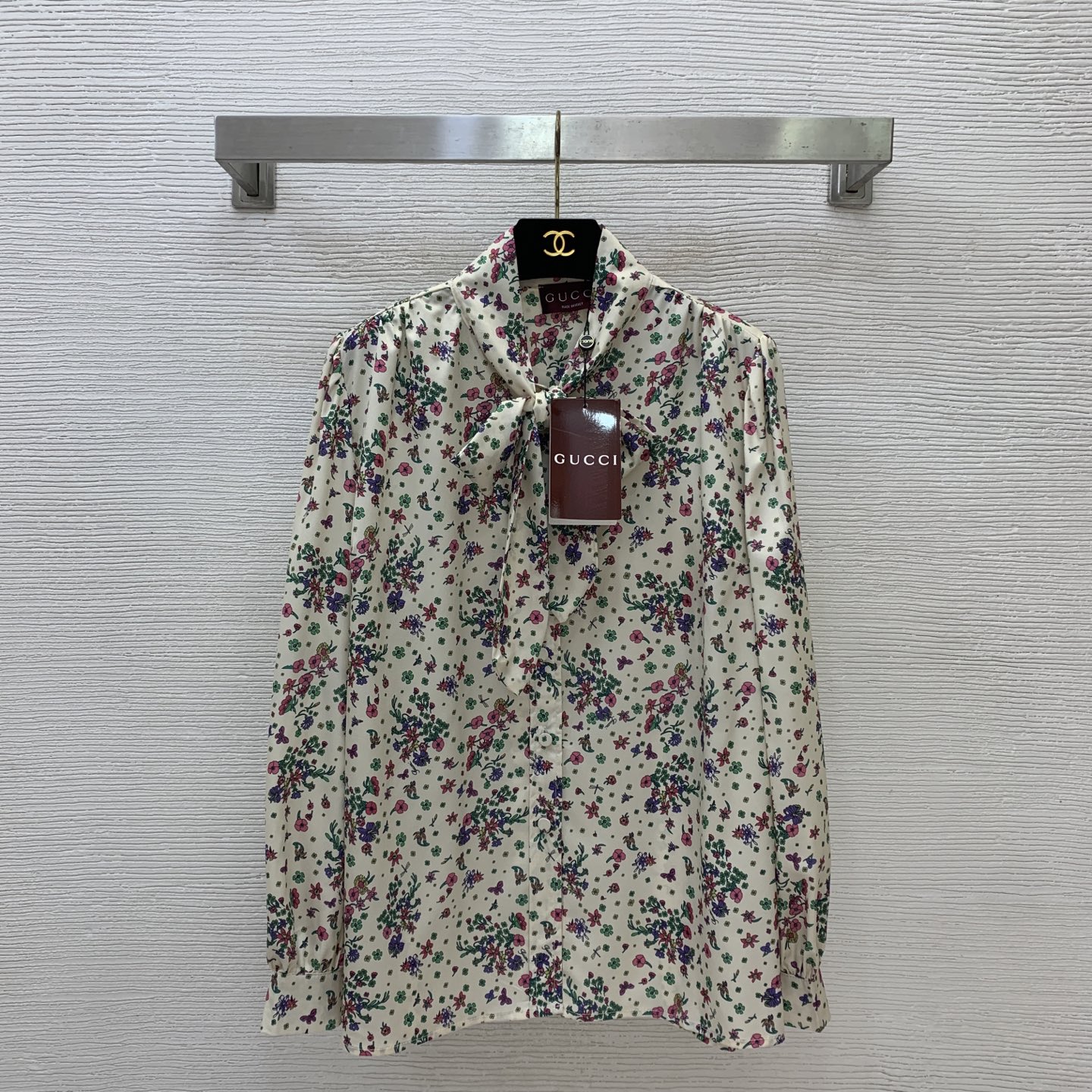 NO:870130,No. D26060428 GUCC* latest G family custom-made simulated silk forged fiber silk fabric, all-over small floral print floating tie tie bow loose and fashionable long-sleeved shirt!  (M size shoulder width 39, bust 122, sleeve length 60, dress length 66), Gucci-clothing, gucci, gucci, gucci, real silk,19860909号D26060428 GUCC*新 G家定制仿真丝锻纤维丝面料、通体小碎花印花飘带领绑带蝴蝶结宽松时尚长袖衬衣！（M码肩宽39,胸围122,袖长60,衣长66）,古驰-服装,gucci,gucci,gucci,real silk,,Women's clothing