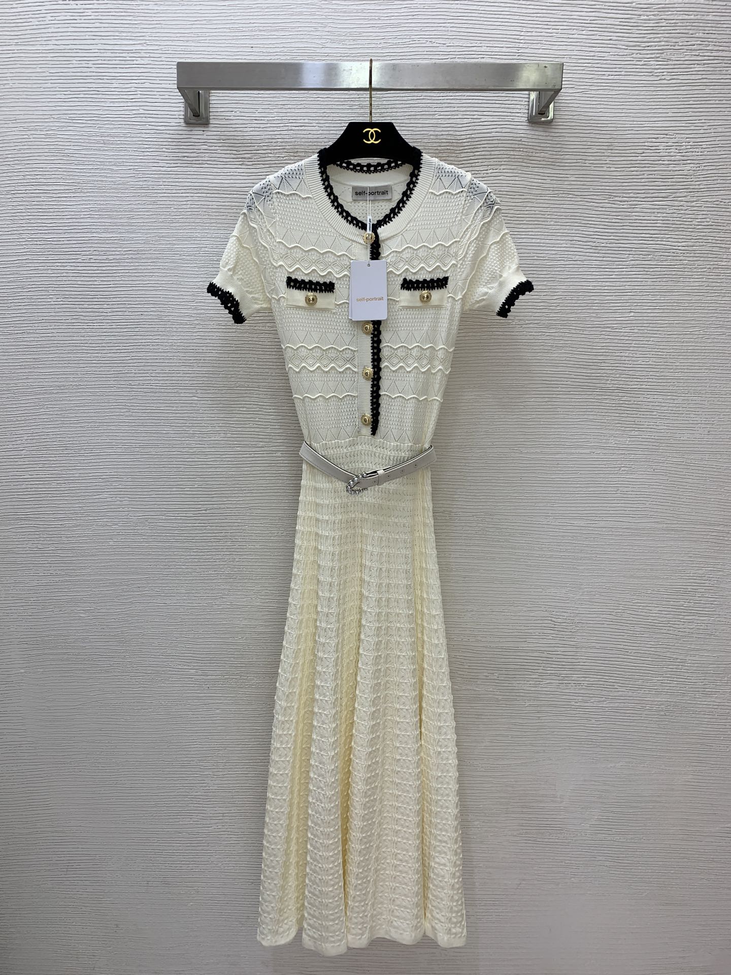 NO:877909,Style No. G26060676 Self-Portrai* new SP family new wave pattern hollow see-through contrasting color hemming slimming long-sleeved short-sleeved knitted dress!  Apricot, brown, (M size bust 66, waist 56, sleeve length 19, skirt length 123/fabric elastic large size is for reference only),,skirts,T-shirt,19860909款号G26060676 Self-Portrai*新款SP家新款 波浪纹镂空透视撞色包边修身显瘦大摆短袖针织连衣裙！杏色、棕色、（M码胸围66,腰围56,袖长19,裙长123/面料弹力大尺寸仅供参考）,,skirts,T-shirt,,Women's clothing