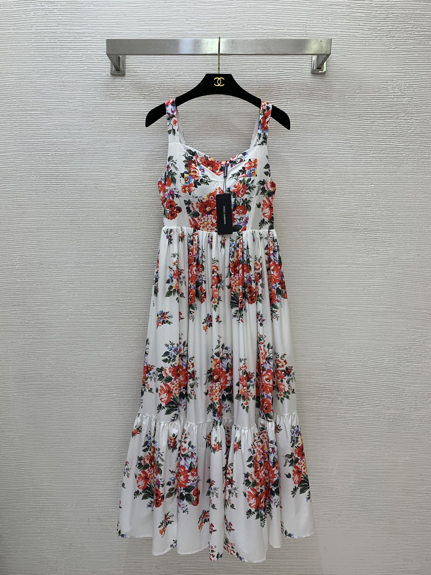 NO:877334,Style No. D26060436 & Dolce & Gabbana DG* new Sicilian resort style all-over floral print segmented splicing large skirt waist slimming tube top suspender dress long skirt!  White, blue, (M size bust 78~96 with elastic back, waist 72, skirt length 123),,Dolce&Gabbana,skirts,19860909款号D26060436 &杜嘉班纳DG*新款 西西里度假风通体花卉印花 分段拼接式大裙摆收腰显瘦抹胸吊带连衣裙长裙！白色、蓝色、 （M码胸围78～96后背打揽弹力,腰围72,裙长123）,,Dolce&Gabbana,skirts,,Women's clothing
