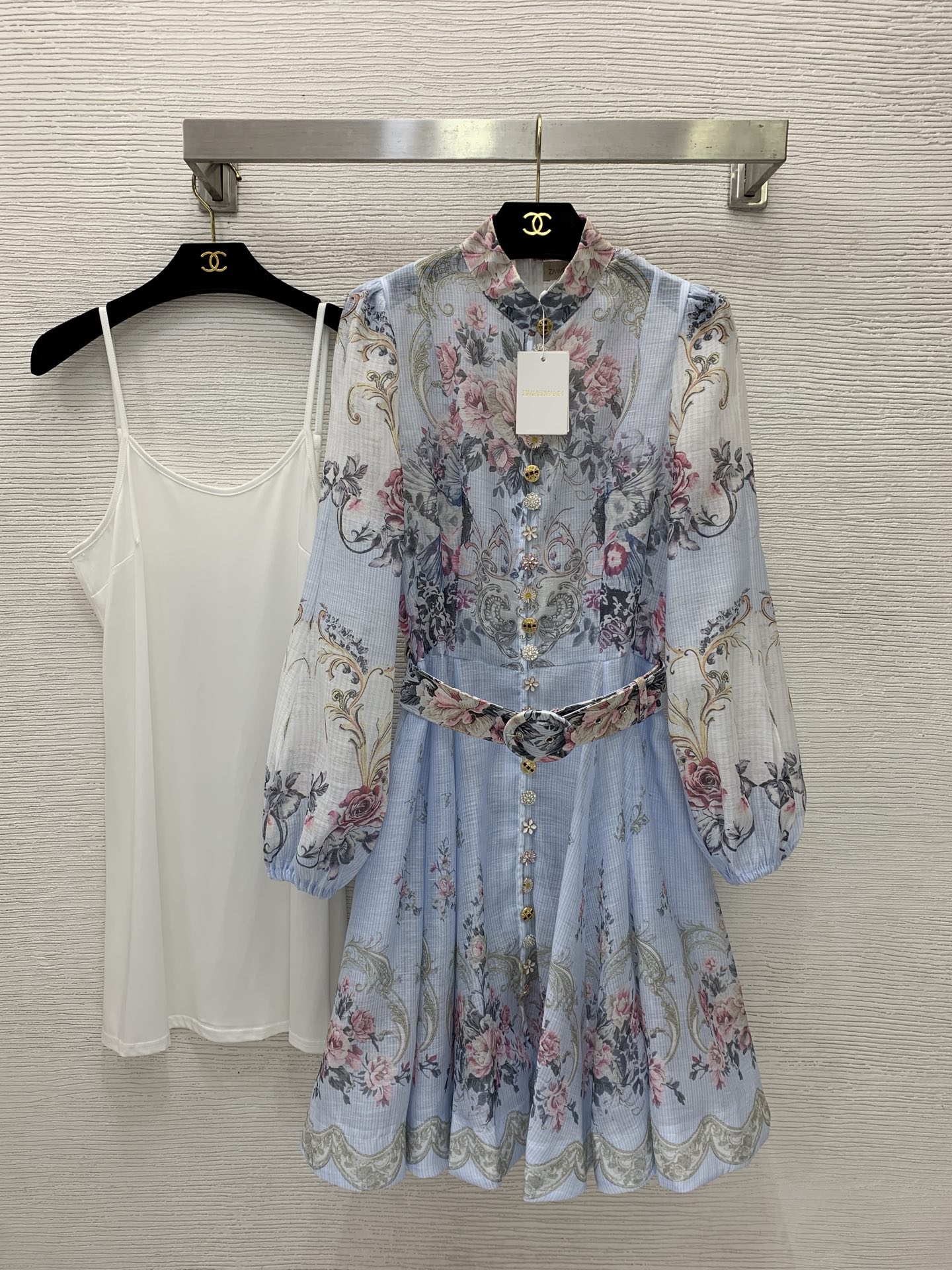 NO:870094,No. G26060649 ZIMMERMA*N Zimmerman Australian brand high-end customized palace style flower print single row diamond button placket large skirt waist slimming lantern sleeves stand-up collar dress solid color inner suspender skirt with belt!  1.2.3.4/SMLXL (size 2 bust 88, waist 74, sleeve length 60, skirt length 95; inner bust 88 super elastic, total length 67 excluding shoulder straps), Zimmerman-clothing, skirts,19860909号G26060649 ZIMMERMA*N兹默曼澳洲品牌高端定制 宫廷风花朵印花单排钻扣门襟大裙摆收腰显瘦灯笼袖立领连衣裙纯色内搭吊带打底裙配腰带！1.2.3.4/SMLXL（2码胸围88,腰围74,袖长60,裙长95；内搭胸围88超弹力,总长67不含肩带）,兹默曼-服装,skirts,,Women's clothing