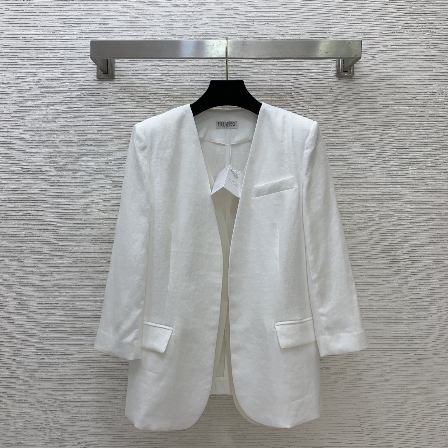 NO:877922,Model No. G26060682 Brunel*o Cucinel*i new BC family new high-end boutique customized pure linen fabric is breathable and comfortable!  French retro old money style silk organza spliced ​​buttonless placket, high-end and elegant V-neck three-quarter sleeves thin linen suit jacket!  White, (S size S shoulder width 39 with shoulder pads, bust 90, sleeve length 49, dress length 71), brunello cucinelli, chanel, jackets & coats, business suit, real silk,19860909款号G26060682 Brunel*o Cucinel*i新款BC家新款 高端精品定制纯亚麻面料透气舒适！法式复古老钱风真丝欧根纱拼接无扣门襟高级感气质V领七分袖亚麻西装薄外套！白色、 （S码肩宽39有垫肩,胸围90,袖长49,衣长71）,,brunello cucinelli,chanel,jackets & coats,business suit,real silk,,Women's clothing