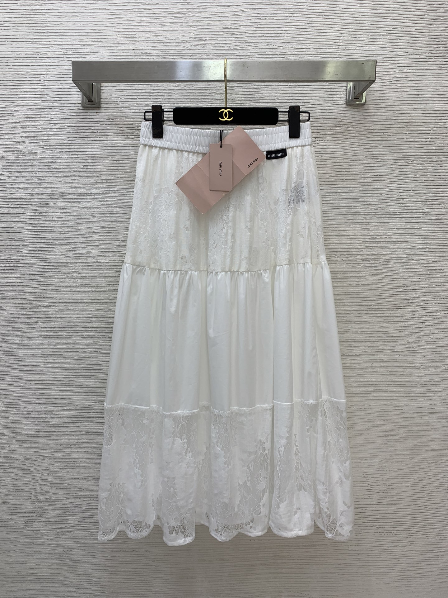 NO:878546,Model No. D26060873 MIUMI*U Miaojia's new style black letter logo segmented splicing pure cotton elastic waist long skirt lace long skirt!  Black, white, (M size waist 68~84 elastic, skirt length 81),,miumiu,skirts,19860909款号D26060873 MIUMI*U缪家新款 黑色字母logo徽标分段式拼接纯棉松紧腰大摆长款半身裙蕾丝长裙！黑色、白色,（M码腰围68～84弹力,裙长81）,,miumiu,skirts,,Women's clothing