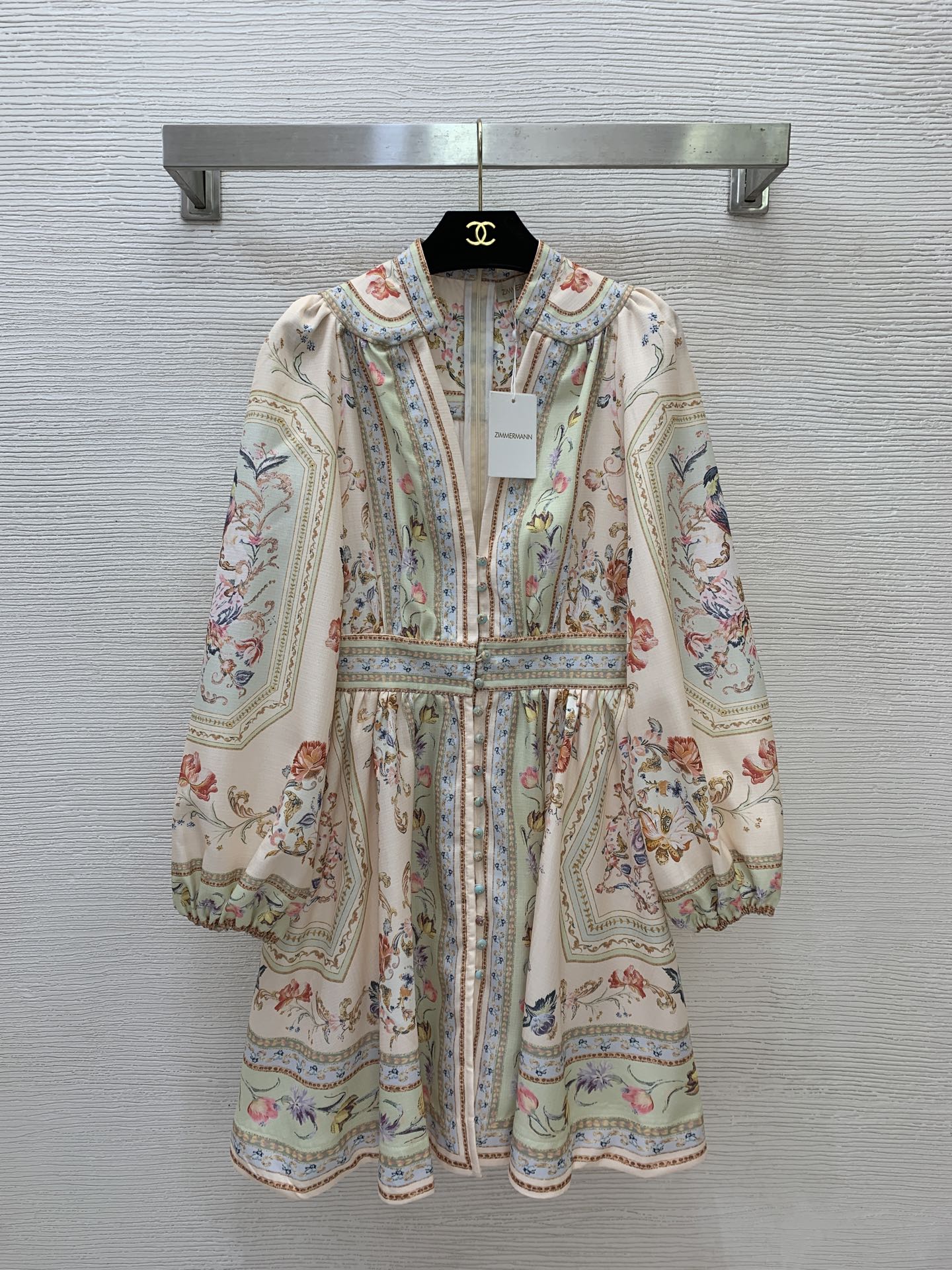 NO:886433,No. G26061568 ZIMMERMAN* Zimmerman Australian brand, high-end custom-made linen and cotton blended fabric, travel resort style flower branch pattern printing, single-breasted button placket, slim waist, V-neck lantern sleeves and wide swing dress!  1.2.3.4/SMLXL (size 2 bust 88, waist 72, sleeve length 60, skirt length 90), Zimmerman-clothing, skirts,19860909号G26061568 ZIMMERMAN*兹默曼澳洲品牌 高端定制亚麻棉混纺面料、旅游度假风花枝图案印花单排扣开襟收腰显瘦V领灯笼袖大摆连衣裙！1.2.3.4/SMLXL（2码胸围88,腰围72,袖长60,裙长90）,兹默曼-服装,skirts,,Women's clothing