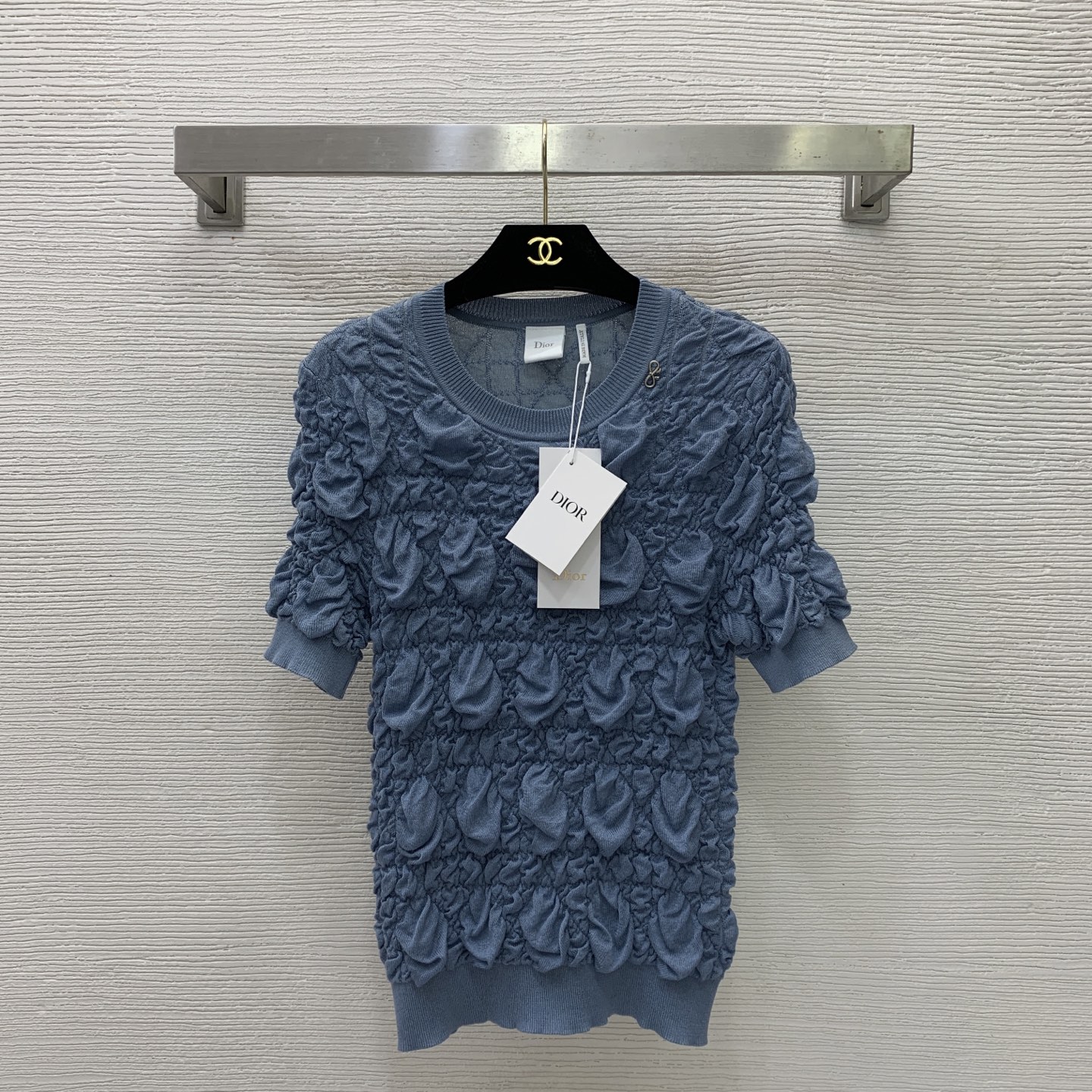 NO:886518,No. G26061587 Dio's latest high-end customization, special craftsmanship bubble pleat bow accessories to decorate slim fit round neck short-sleeved sweater top!  (M size bust 70, sleeve length 22, dress length 54), Dior-clothing, dior, dior, T-shirt,19860909号G26061587 Dio*新高端定制 特殊工艺泡泡捏褶蝴蝶结配件装饰修身显瘦圆领短袖针织衫上衣！（M码胸围70,袖长22,衣长54）,迪奥-服装,dior,dior,T-shirt,,Women's clothing