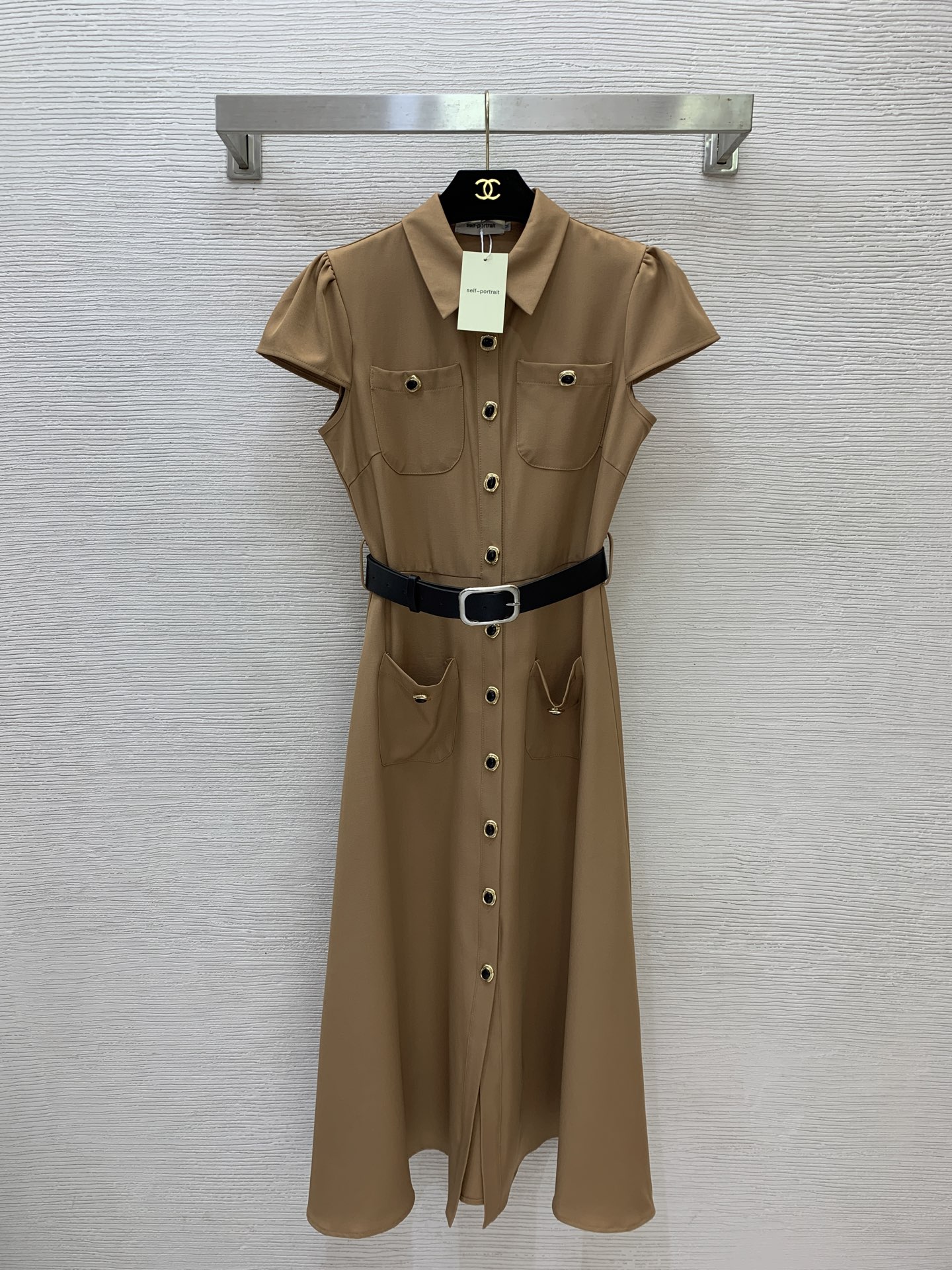 NO:886620,No. G26061669 Self-Portrai* 2026 new SP family high-quality chest pocket design, single-breasted high-waist slim lapel style workwear style pocket pocket skirt and large swing dress!  Black, khaki, (M size shoulder width 36, bust 88, waist 74, sleeve length 12, skirt length 119), women's clothing, skirts,19860909号G26061669 Self-Portrai*2026年新SP家高品质胸前口袋设计、单排扣高腰显瘦翻领气质工装风插兜口袋裙身大摆连衣裙！黑色、卡其色、 （ M码肩宽36,胸围88,腰围74,袖长12,裙长119）,女装,skirts,,Women's clothing
