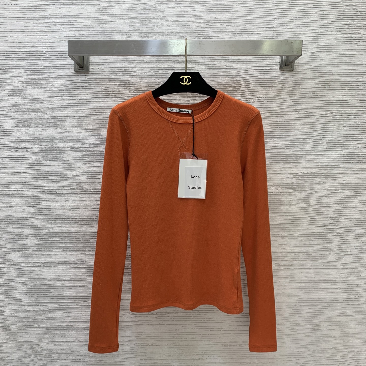 NO:901693,Model No. D26070760 Acne Stud*os new style, simple and simple back letter logo, retro, old and fashionable, versatile round neck, long sleeves, slim fit, elastic ribbed cotton bottoming shirt, T-shirt top!  Lake blue, orange, (M size shoulder width 37, bust 78, sleeve length 62, clothing length 57), women's clothing, Acne studios, tees, t-shirt,19860909款号D26070760 Acne Stud*os新款 气质简约后背字母logo复古做旧时尚百搭圆领长袖修身显瘦弹力螺纹棉打底衫T恤上衣！湖蓝色、橙色、（M码肩宽37,胸围78,袖长62,衣长57）,女装,acne studios,tees，t-shirt,,Women's clothing