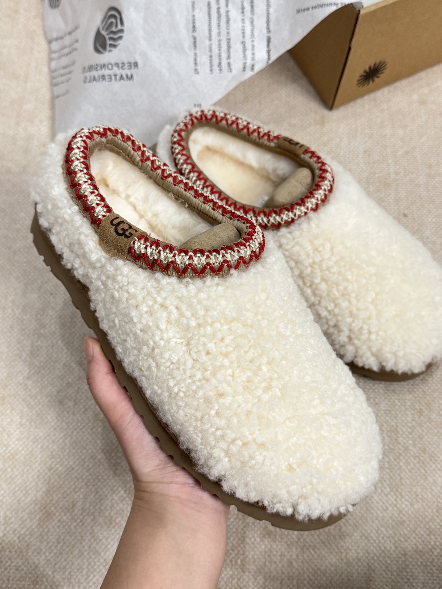 🔥UGG新款泰迪卷毛雪地靴没人不爱Tazz Braid塔茨韩系甜美穿搭博主最爱了整个鞋面都是泰迪卷毛而且