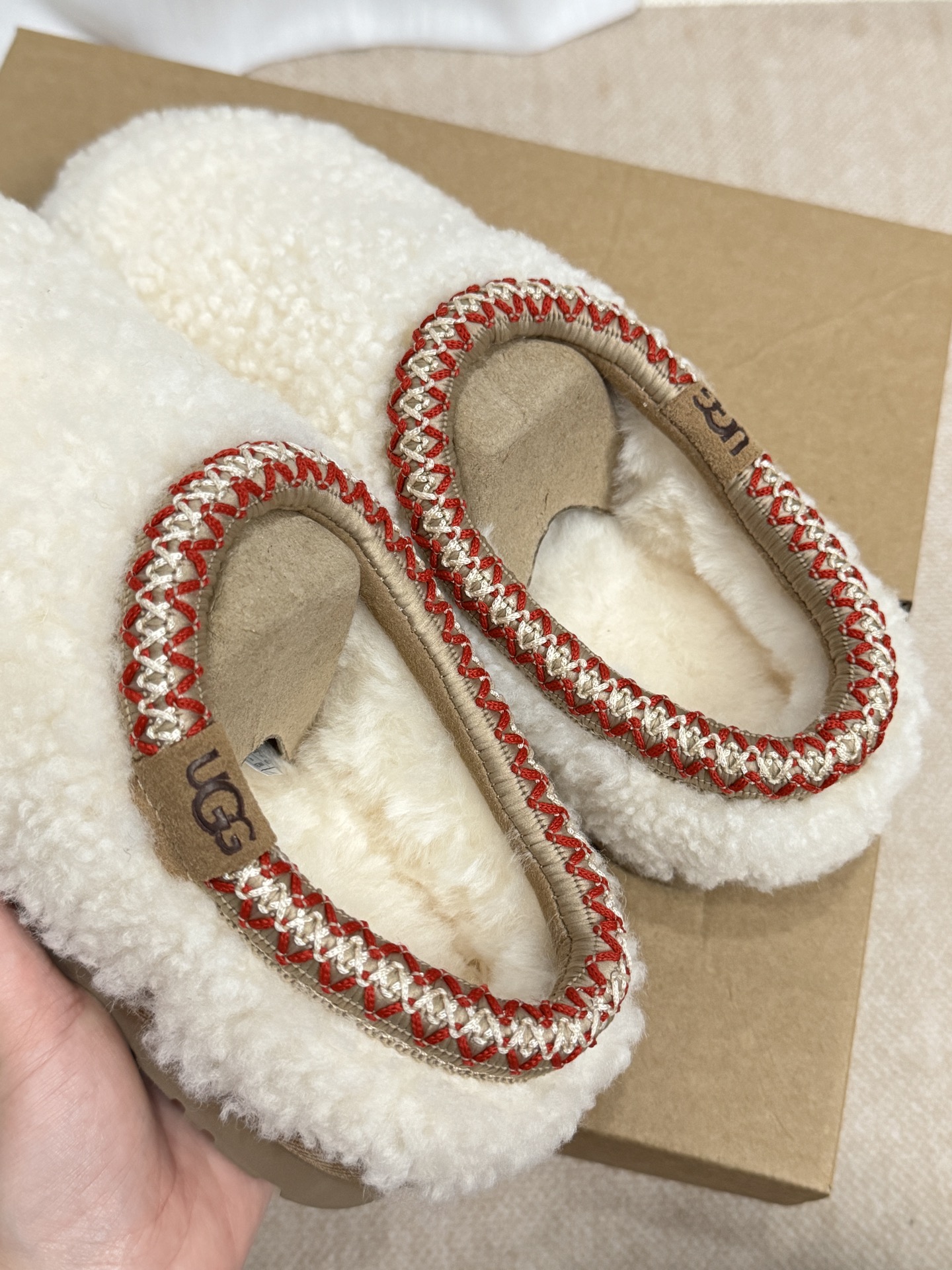 🔥UGG新款泰迪卷毛雪地靴没人不爱Tazz Braid塔茨韩系甜美穿搭博主最爱了整个鞋面都是泰迪卷毛而且