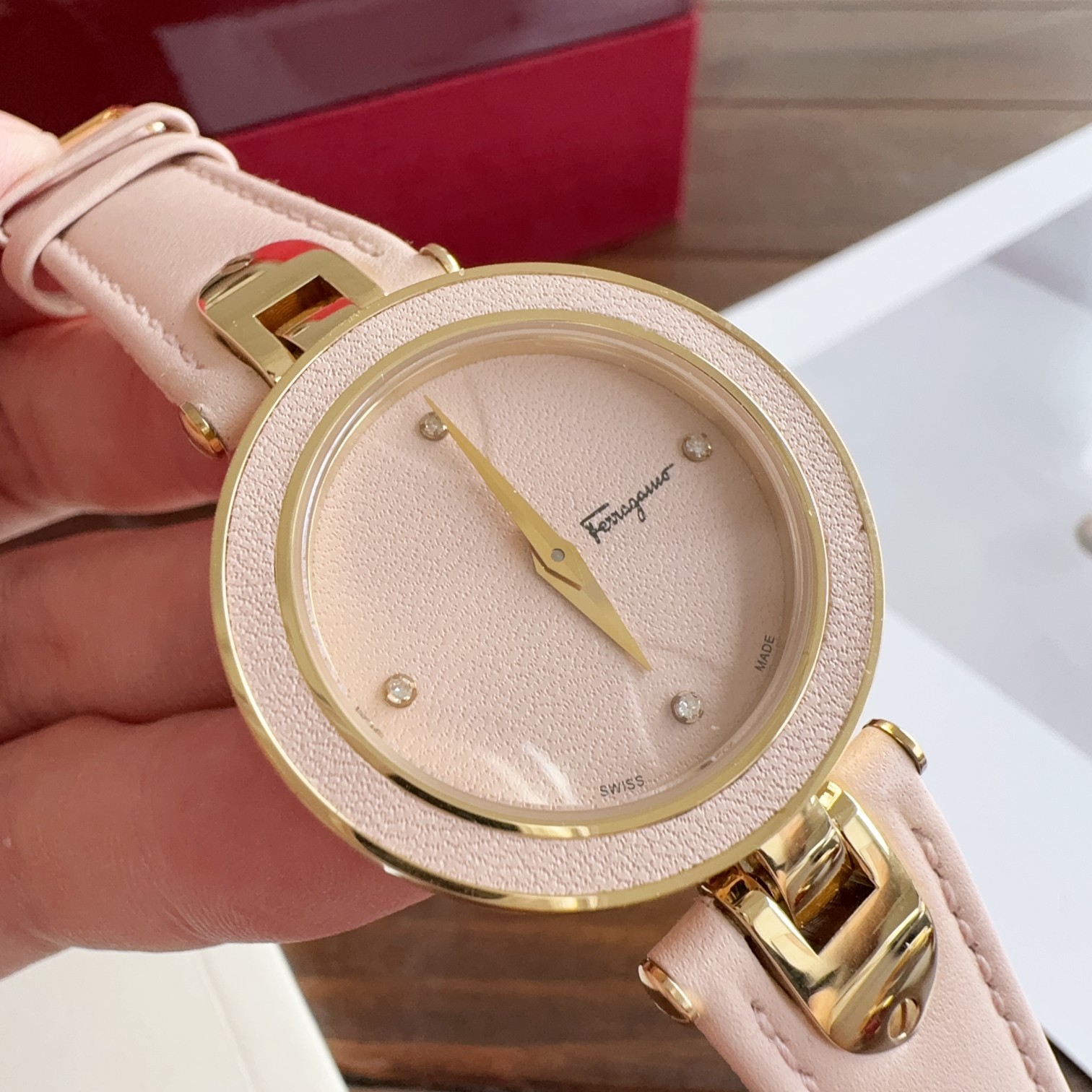 Часы Ferragamo