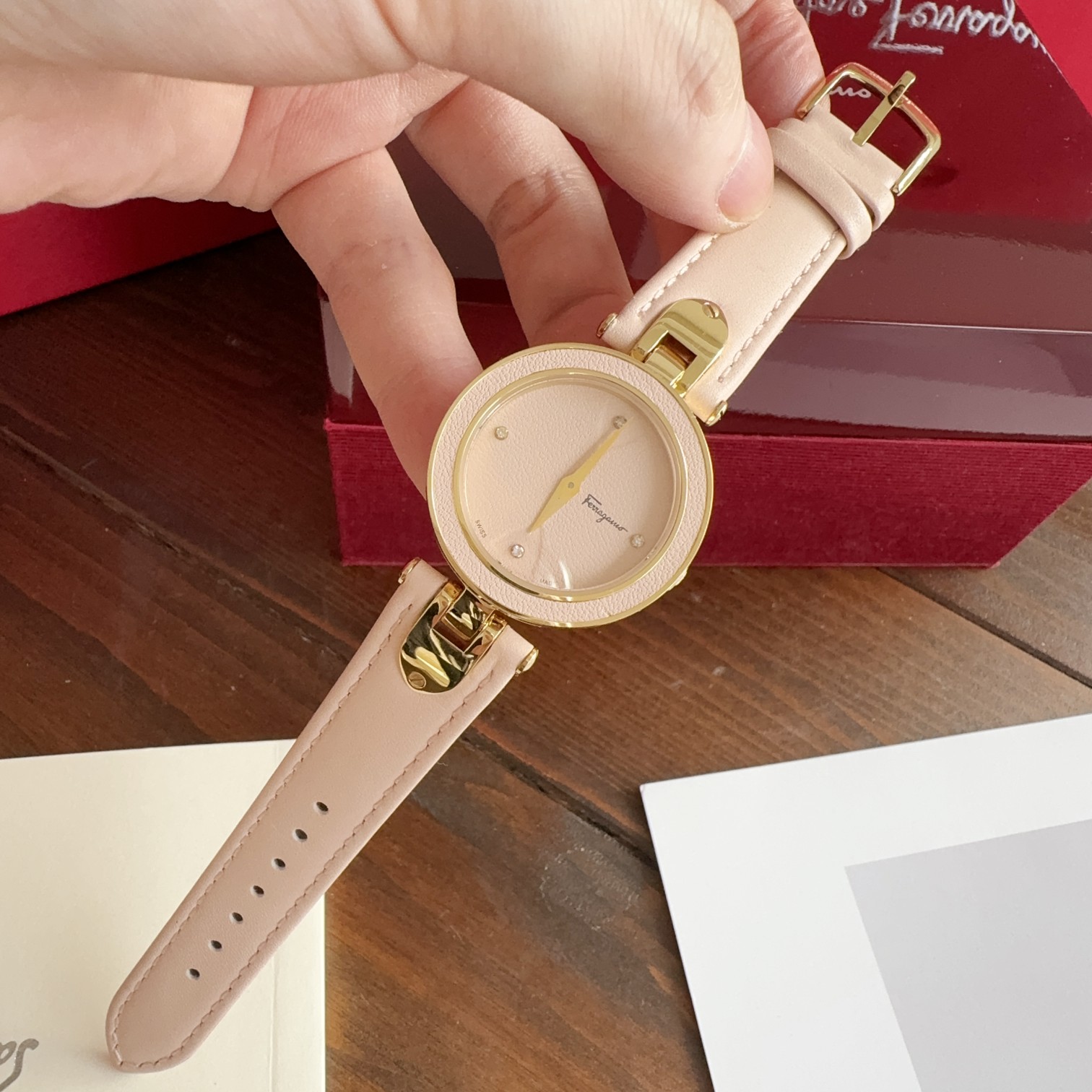 Часы Ferragamo