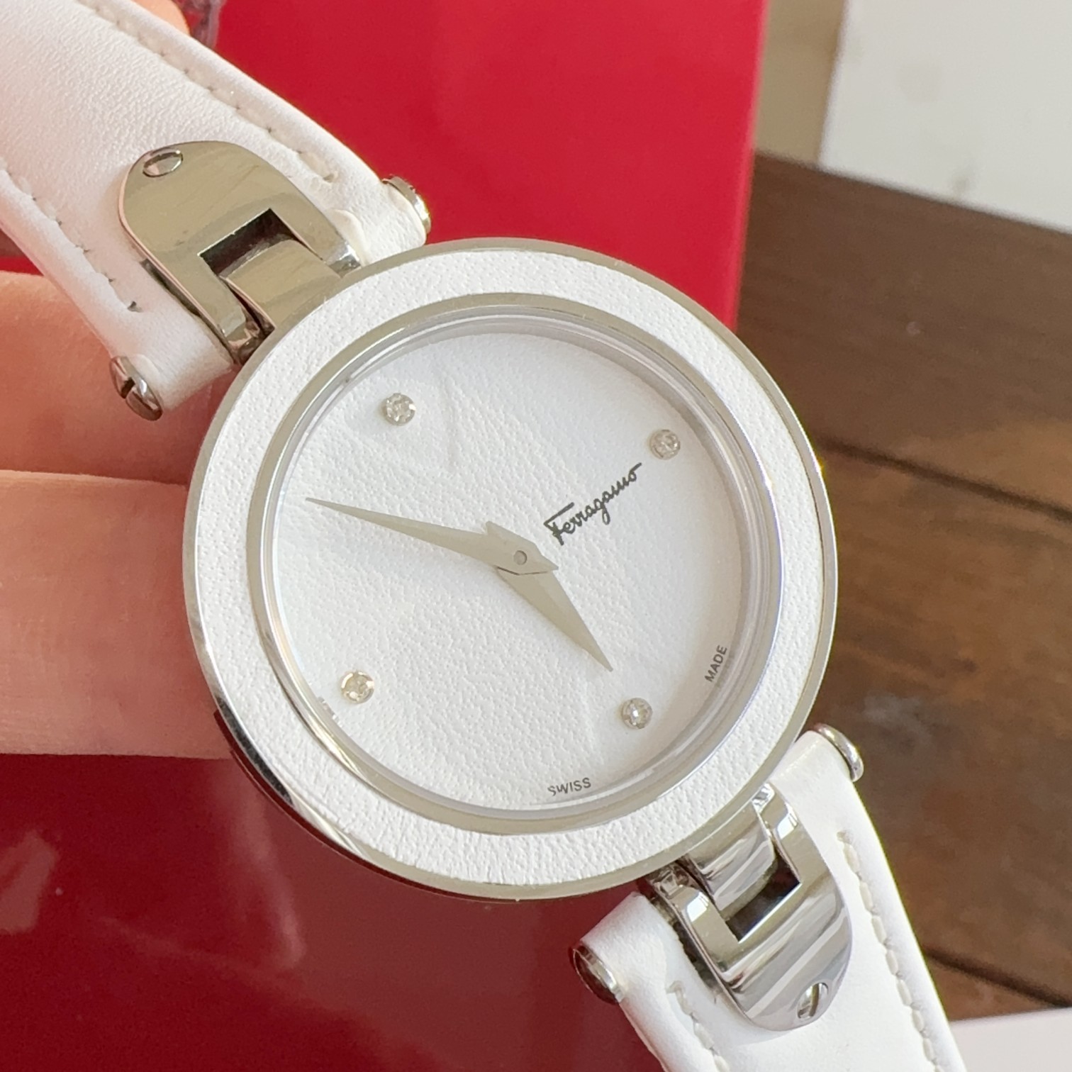 Luxurious Firagm Watch: Imported Leather, Real Drills, Sapphire Glass, Calf Belt, Expensive. - 图片 1