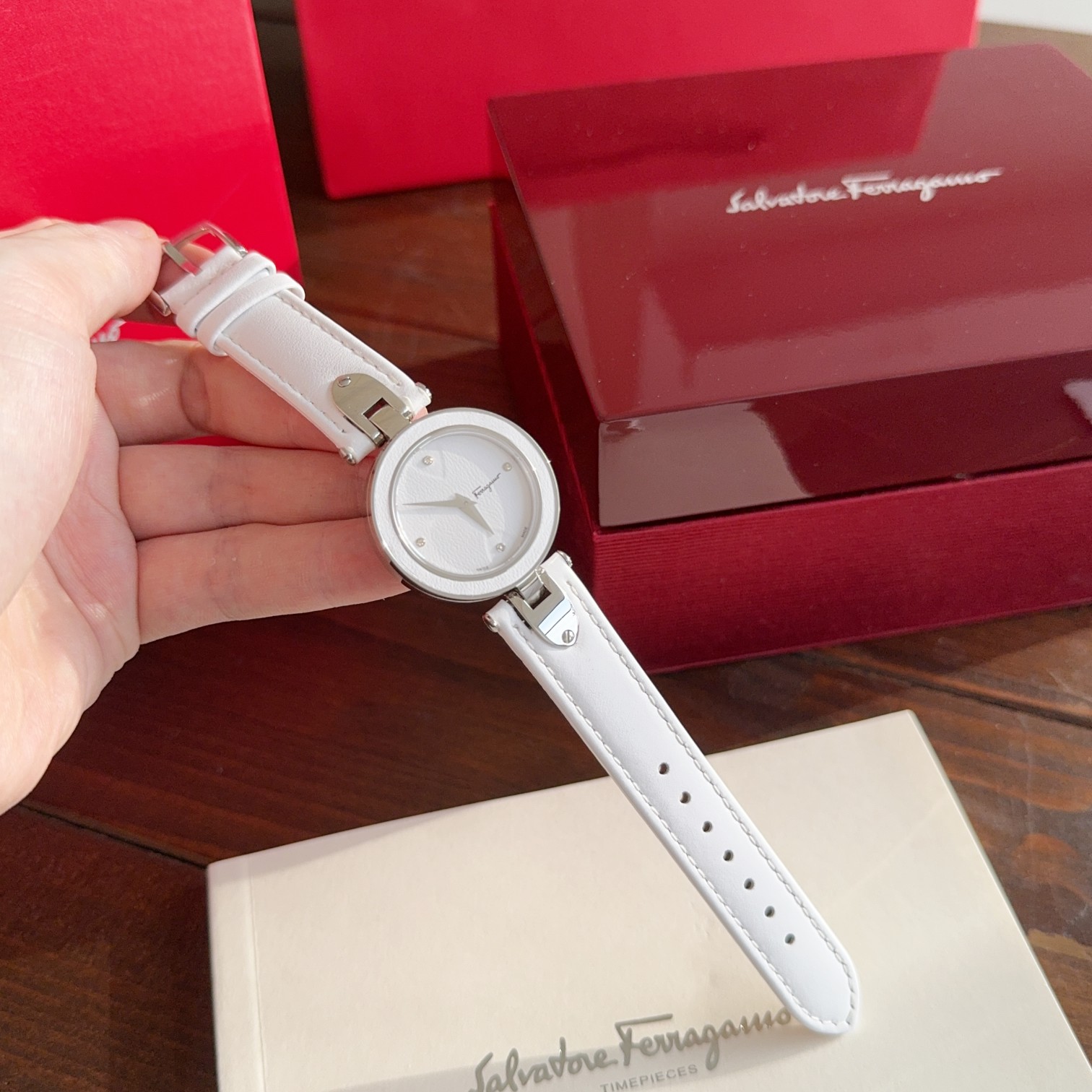 Luxurious Firagm Watch: Imported Leather, Real Drills, Sapphire Glass, Calf Belt, Expensive. - 图片 3