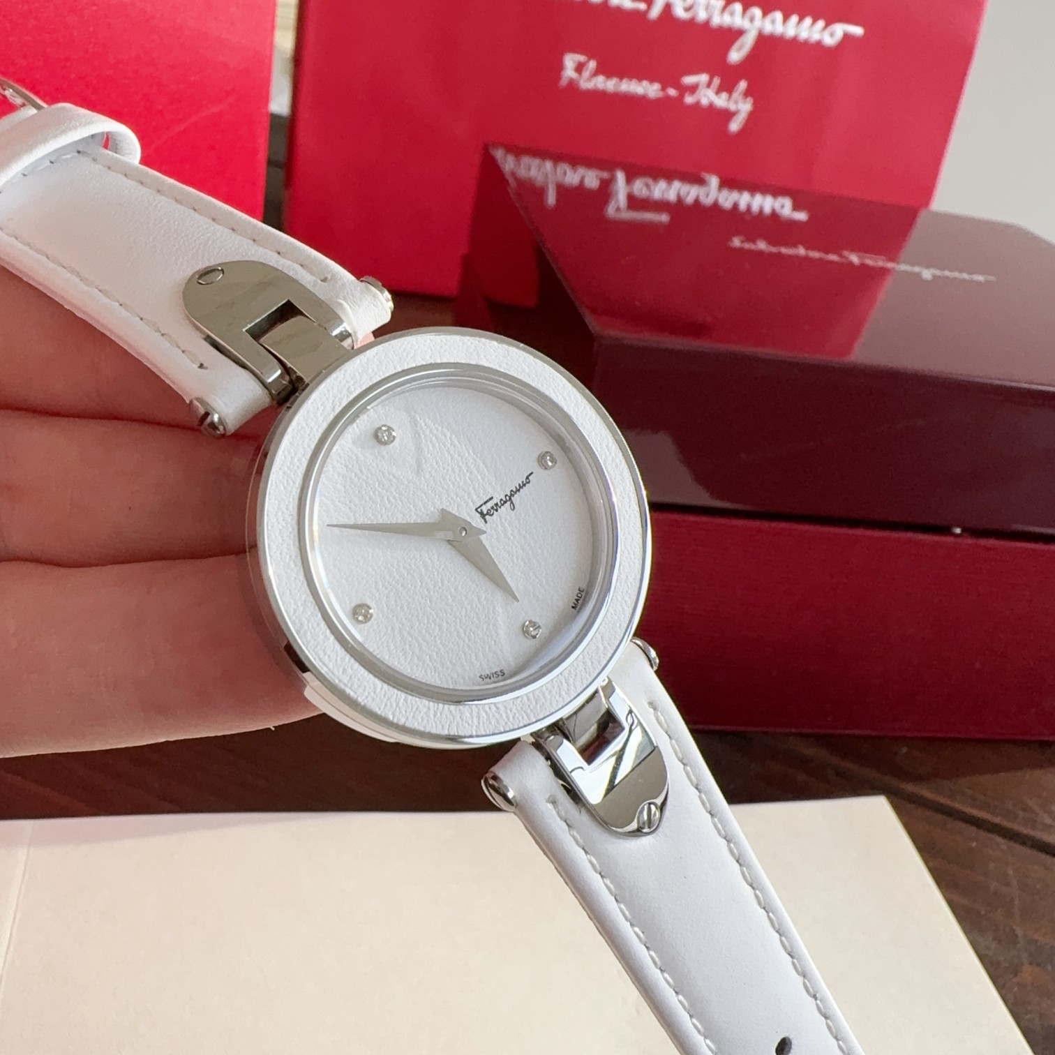 Luxurious Firagm Watch: Imported Leather, Real Drills, Sapphire Glass, Calf Belt, Expensive. - 图片 2