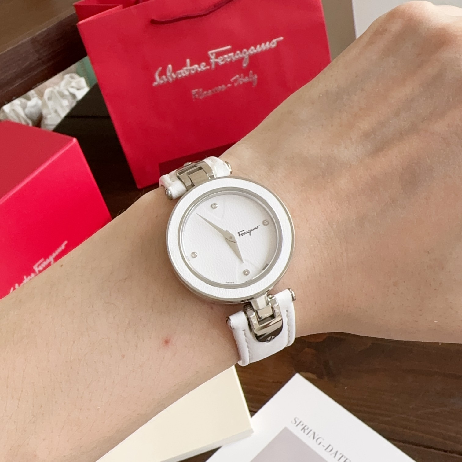 Luxurious Firagm Watch: Imported Leather, Real Drills, Sapphire Glass, Calf Belt, Expensive. - 图片 9