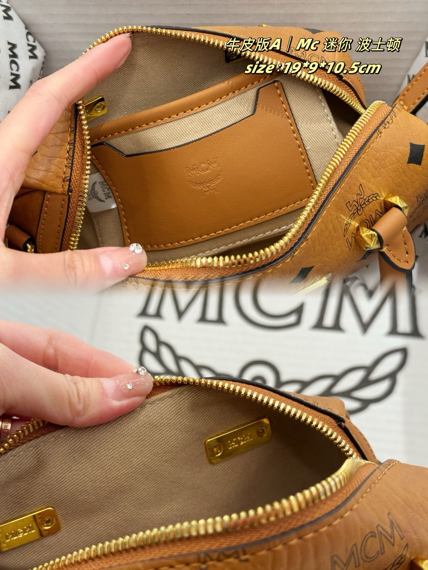 飞机盒
MC 迷你波士顿枕头包
原单！原单！
好背又好用！
经典干邑色！
尺寸：19*9*10.5cm