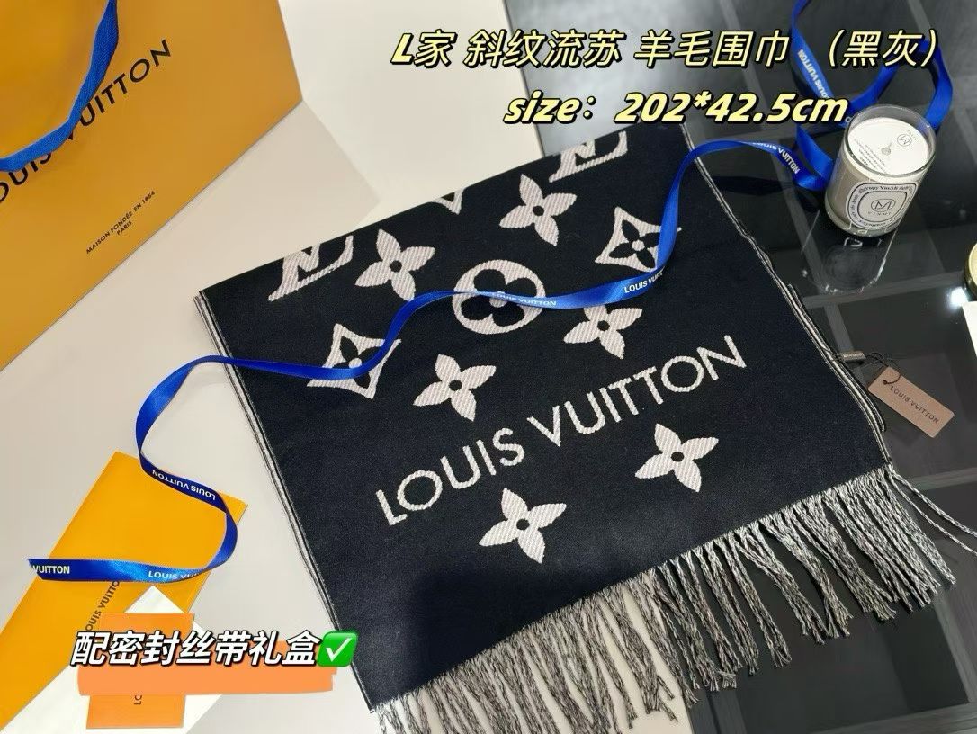LV 斜纹流苏 羊毛围巾 四色✅
P65 配密封礼盒
