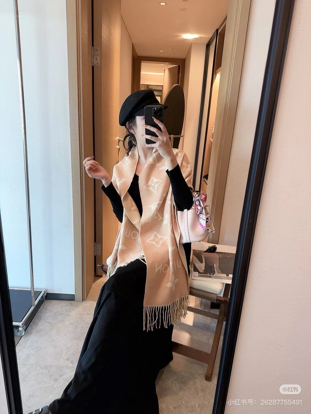 今年冬天的温暖是LV给哒
这条围巾软糯可爱又加分
气氛感一整个拿捏住啦！