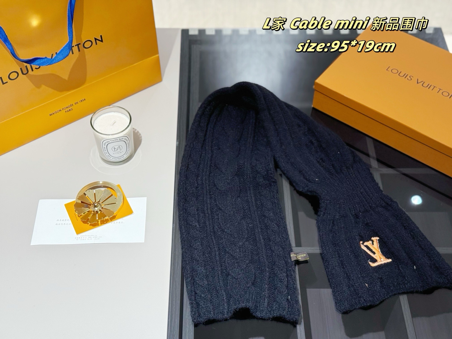 P65
配密封礼盒
LV | Cable mini 新品围巾
路易威登新品围巾好惊艳
材质软糯细腻亲肤
而且很衬肤色 显白特别白嫩嫩的
男女皆可哦 超高性价比
size:95*19cm