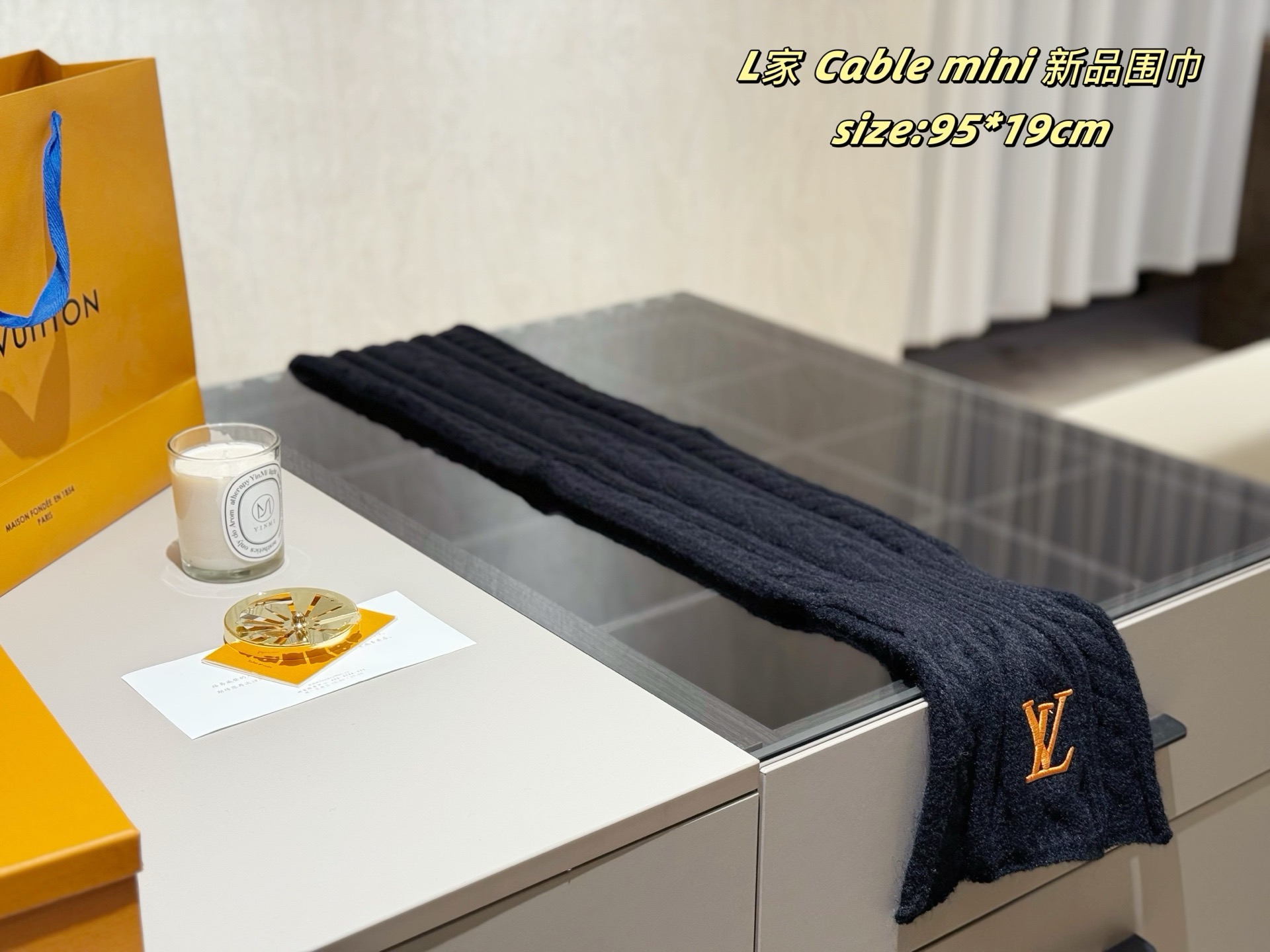 P65
配密封礼盒
LV | Cable mini 新品围巾
路易威登新品围巾好惊艳
材质软糯细腻亲肤
而且很衬肤色 显白特别白嫩嫩的
男女皆可哦 超高性价比
size:95*19cm