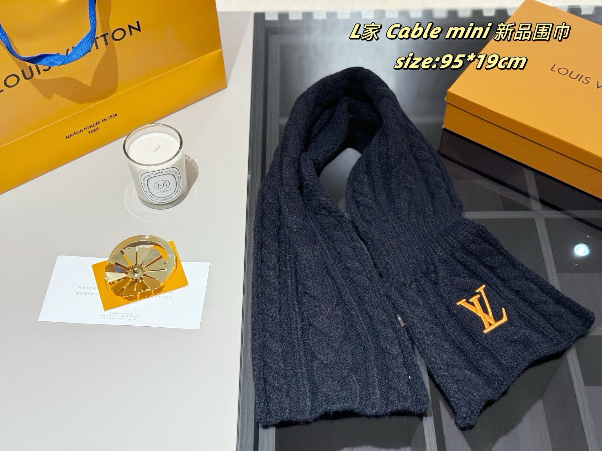 P65
配密封礼盒
LV | Cable mini 新品围巾
路易威登新品围巾好惊艳
材质软糯细腻亲肤
而且很衬肤色 显白特别白嫩嫩的
男女皆可哦 超高性价比
size:95*19cm