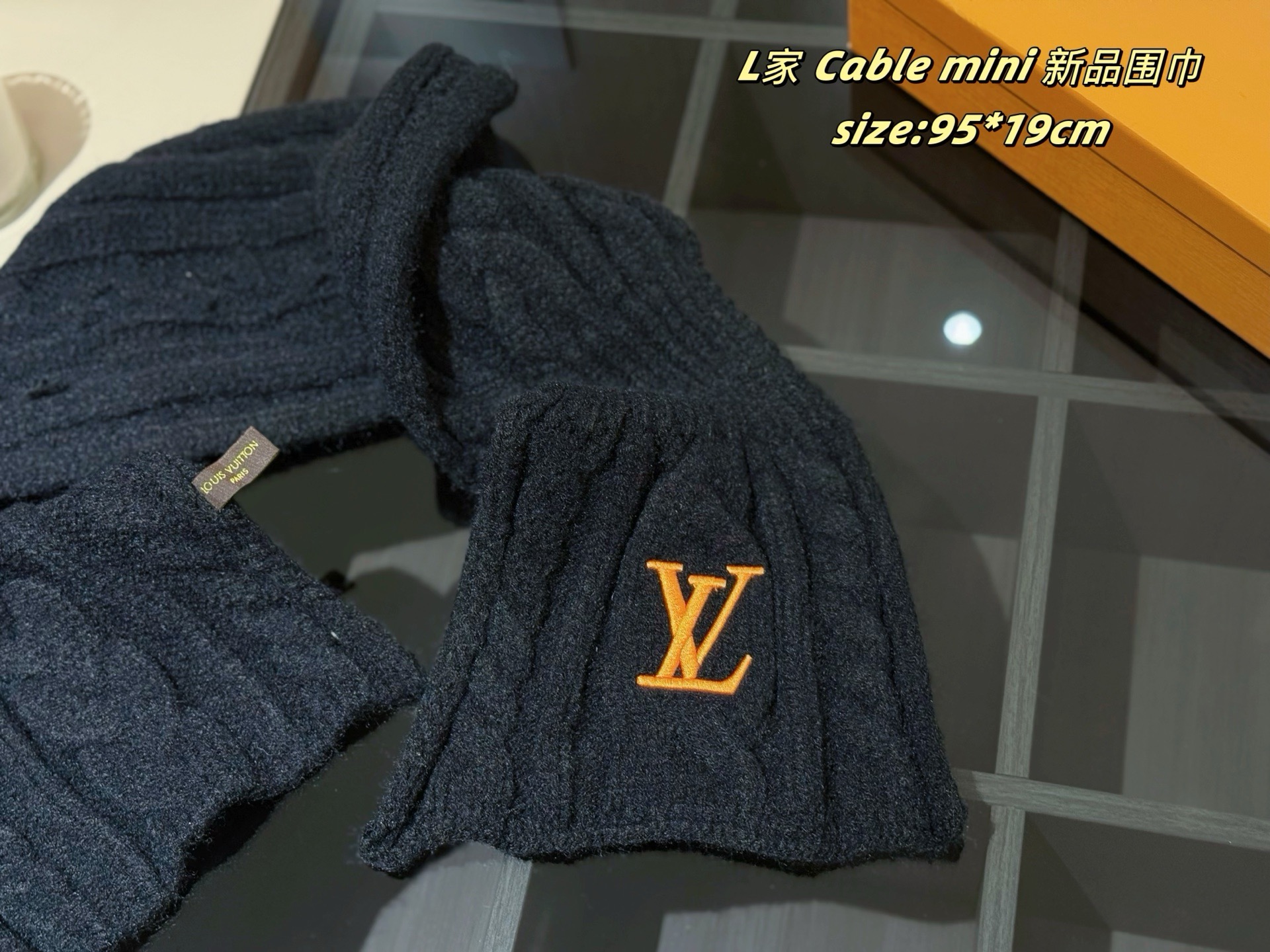 P65
配密封礼盒
LV | Cable mini 新品围巾
路易威登新品围巾好惊艳
材质软糯细腻亲肤
而且很衬肤色 显白特别白嫩嫩的
男女皆可哦 超高性价比
size:95*19cm