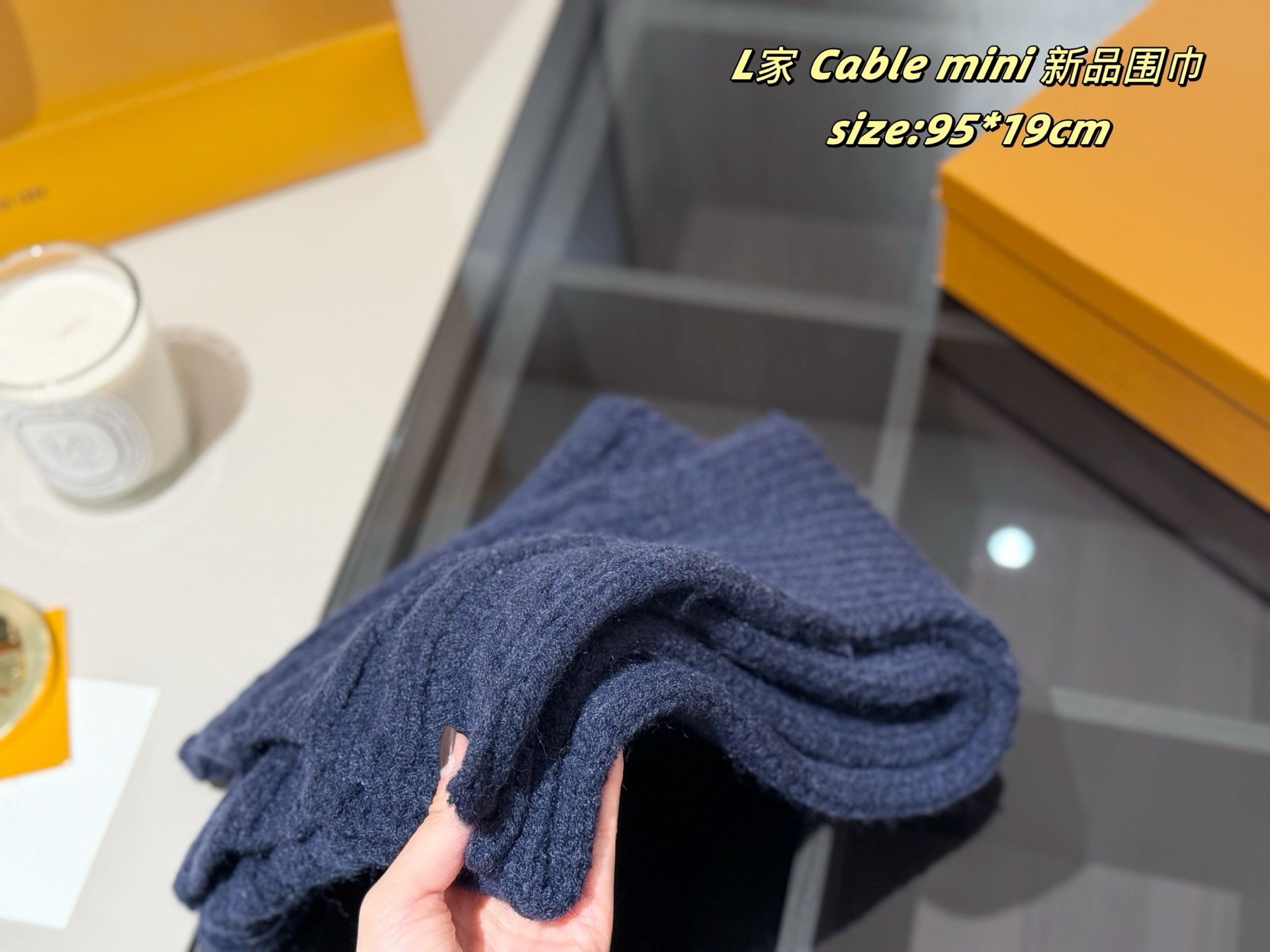 P65
配密封礼盒
LV | Cable mini 新品围巾
路易威登新品围巾好惊艳
材质软糯细腻亲肤
而且很衬肤色 显白特别白嫩嫩的
男女皆可哦 超高性价比
size:95*19cm