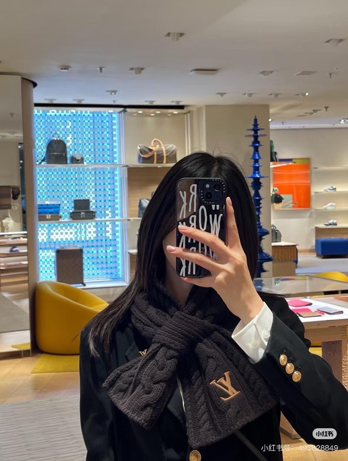 秋冬的氛围感还得是LV围巾🧣
特别Q 带着超舒服 卫衣 开衫超级百搭！
