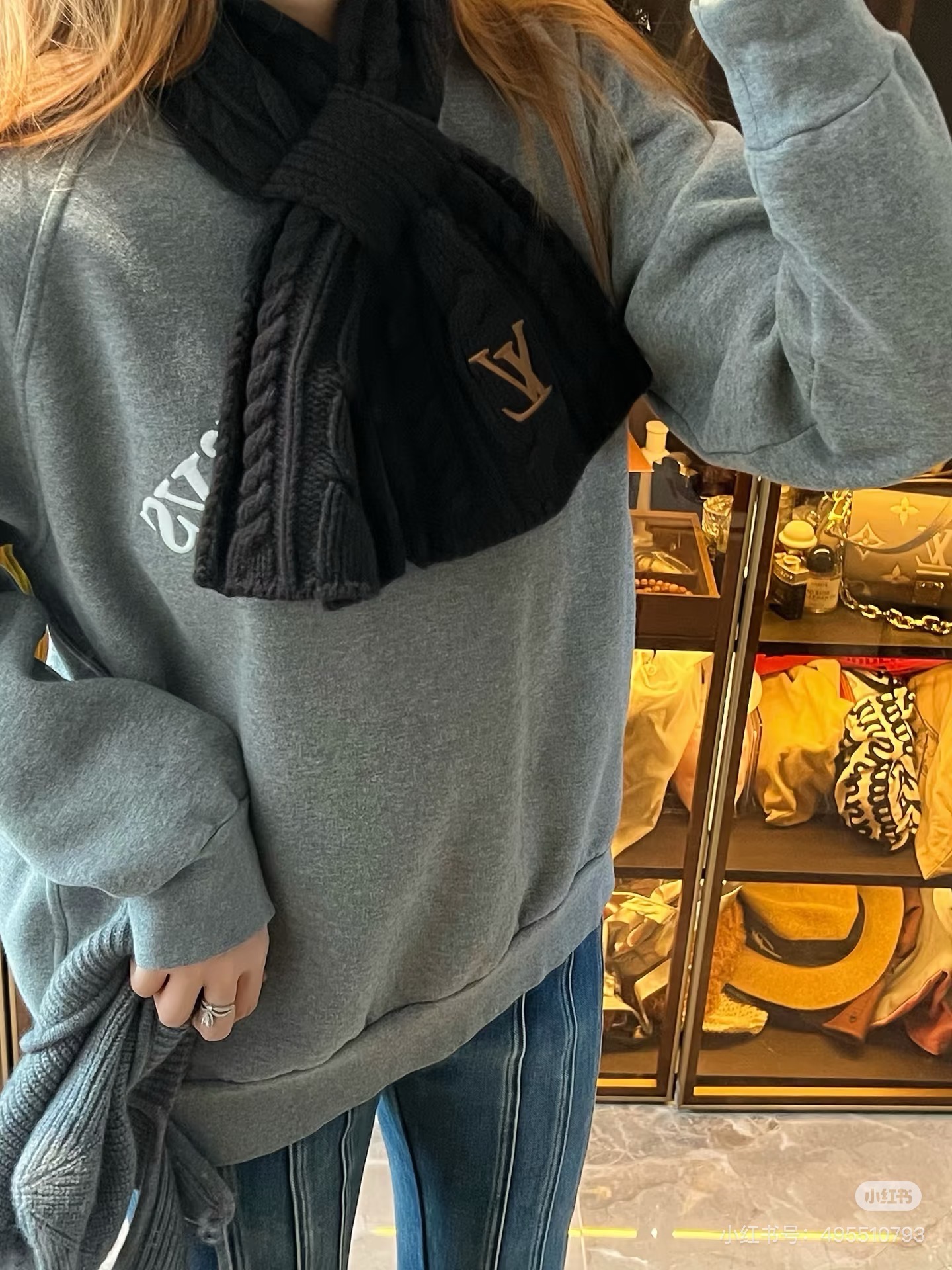 秋冬的氛围感还得是LV围巾🧣
特别Q 带着超舒服 卫衣 开衫超级百搭！
