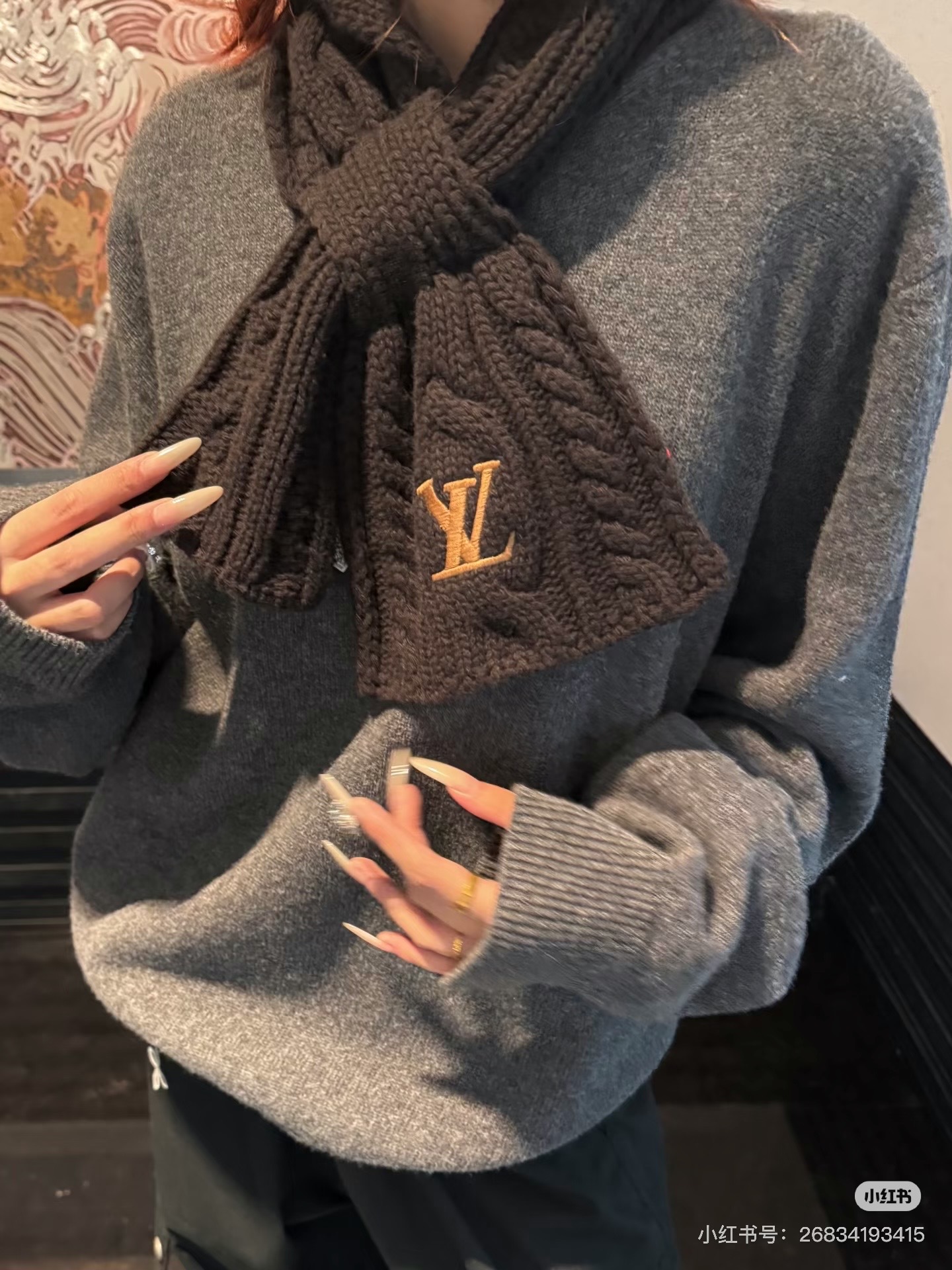 秋冬的氛围感还得是LV围巾🧣
特别Q 带着超舒服 卫衣 开衫超级百搭！
