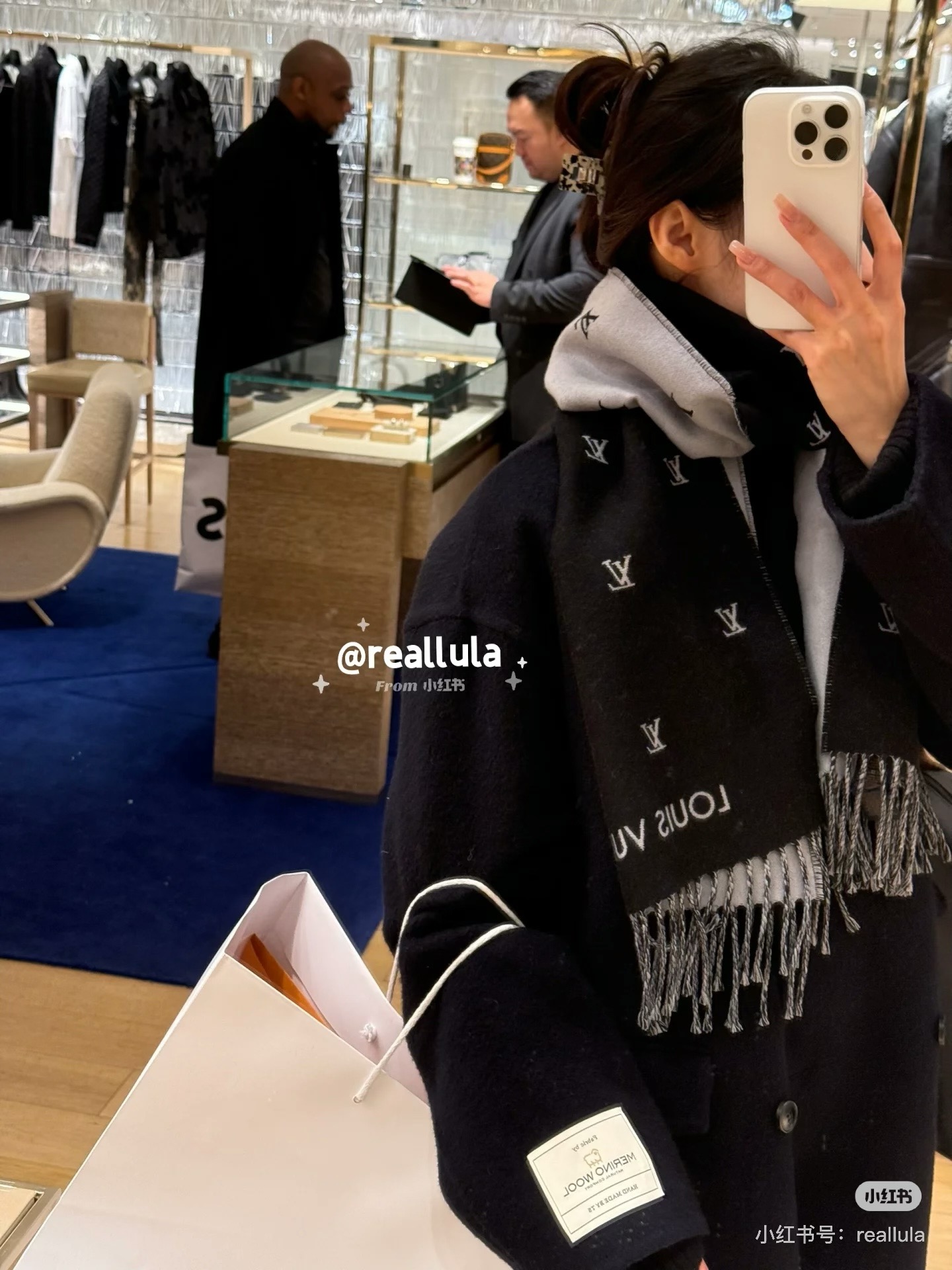 秋冬穿搭点睛之笔🧣
需要展现出层次感与时尚感。而在众多冬季配饰中，围巾无疑是最具灵魂的单品之一