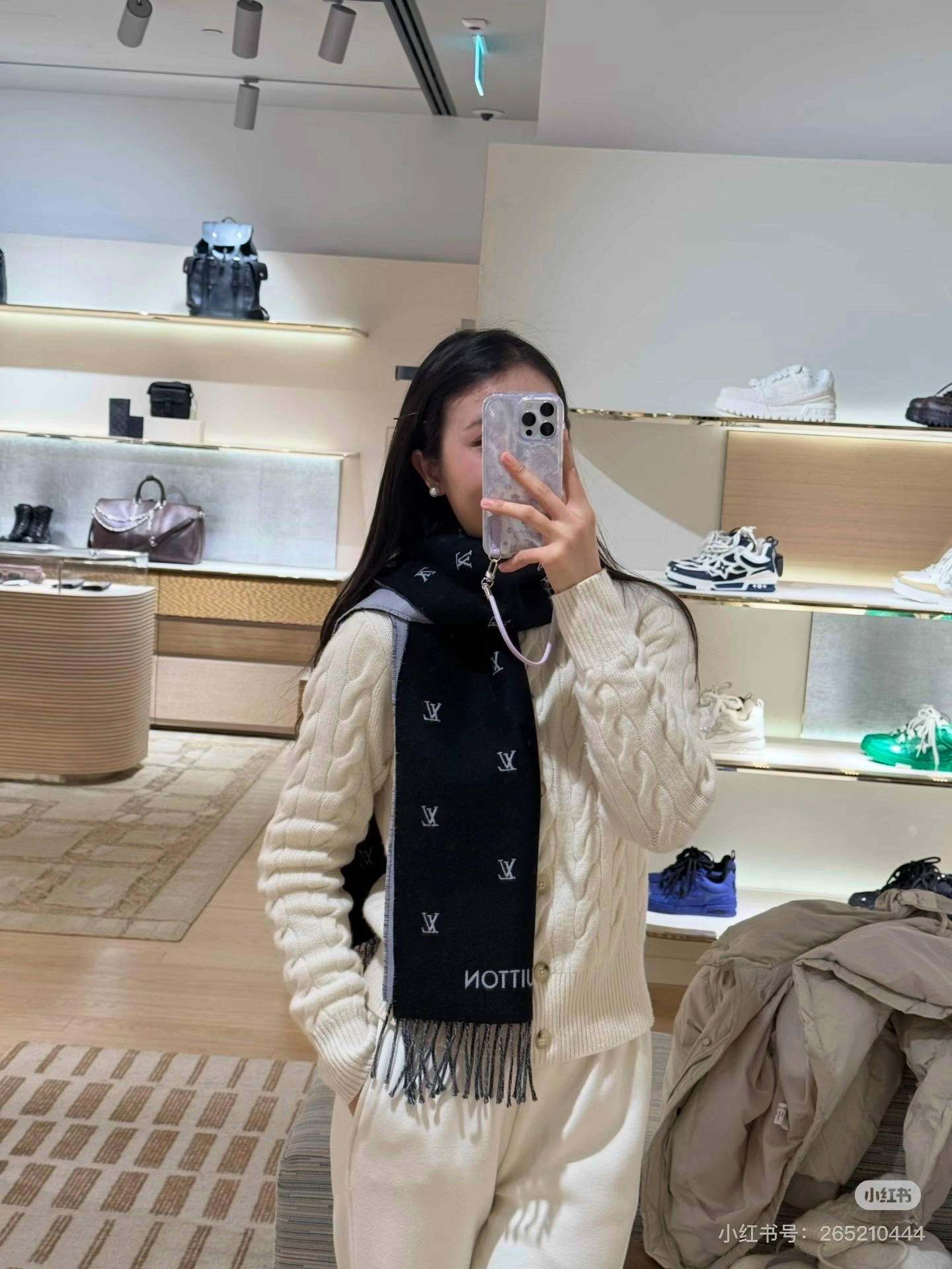 秋冬穿搭点睛之笔🧣
需要展现出层次感与时尚感。而在众多冬季配饰中，围巾无疑是最具灵魂的单品之一