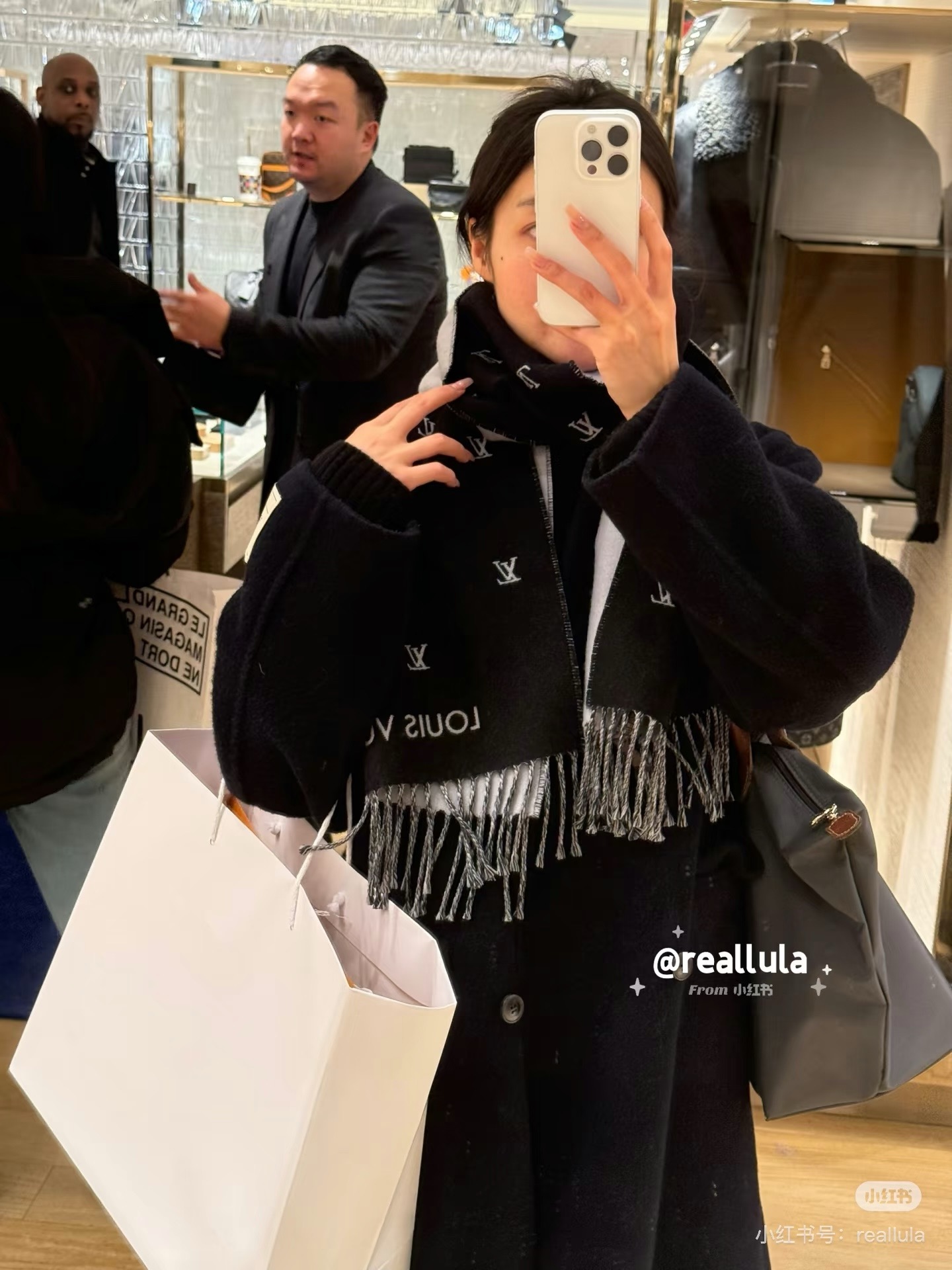 秋冬穿搭点睛之笔🧣
需要展现出层次感与时尚感。而在众多冬季配饰中，围巾无疑是最具灵魂的单品之一