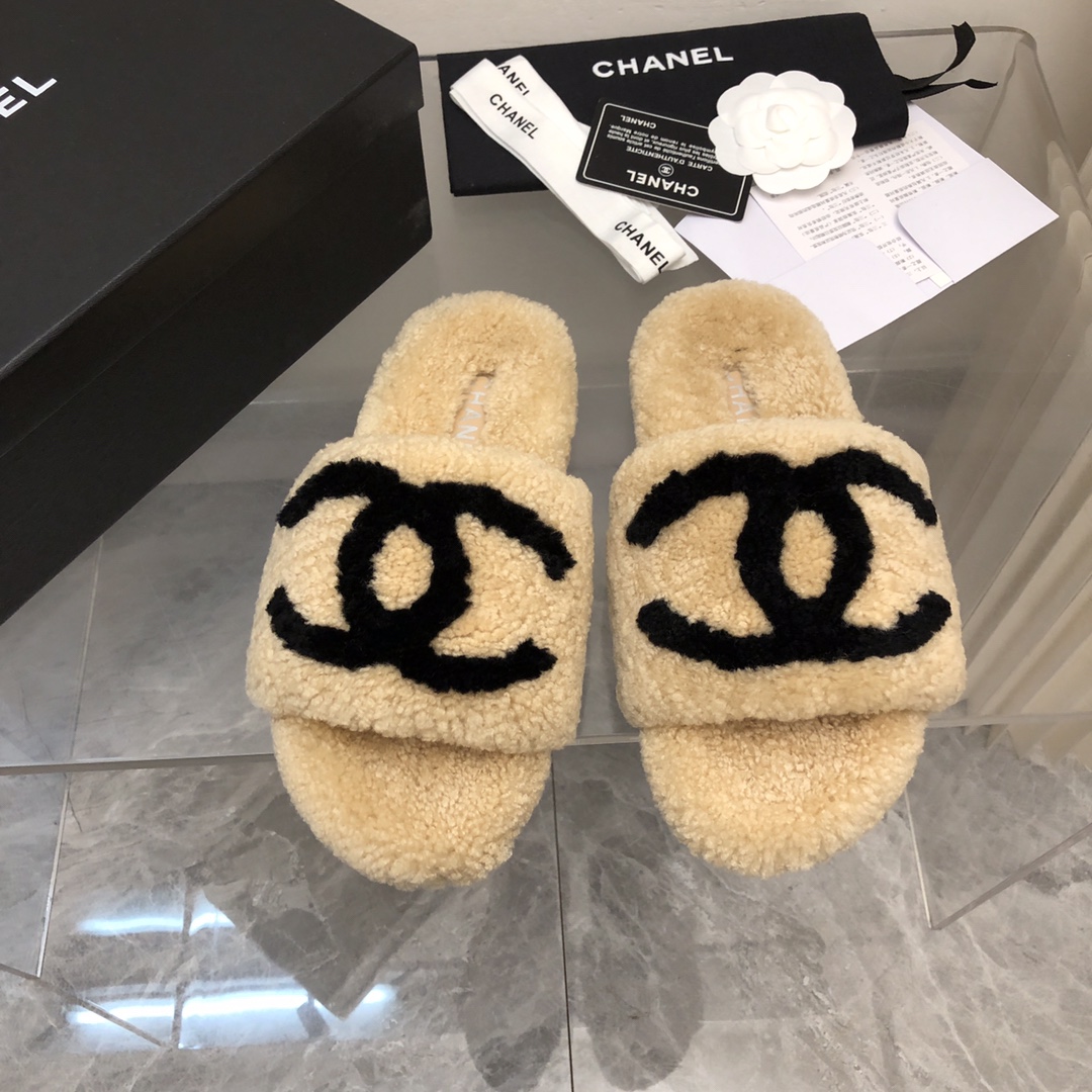 NO:170373,On-site sale 2025- High-version | Xiaoxiang 2025 new hot wool shoes and slippers!  A list of fashionable items for autumn and winter treasures!  The fur is very thick and solid. Wear her cute warm and warm brand feels both sides to the original material, and the original lamb wool is opened with mold, anti-slip grinding rubber sole size 35-41, fur shoes19860909现货发售 2025- 高版本｜小香2025新品爆款羊毛鞋拖！秋冬宝藏时髦品单！毛毛很厚 实 ,穿她上可爱温大暖牌感面俱面到材质原版口进羊羔毛大底原版开模防耐滑磨橡胶大底尺码35-41,毛毛鞋,Women's Shoes