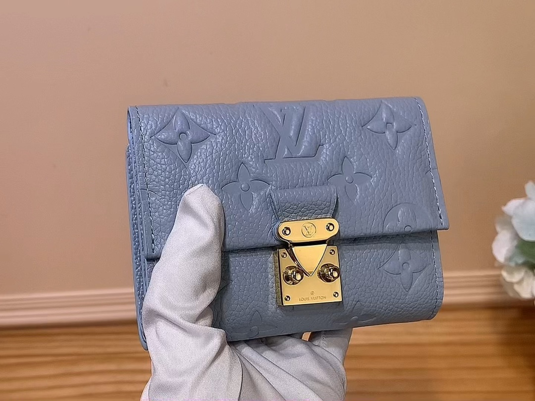 Louis Vuitton LV Pochette MeTis Wallet Perfect Quality
 Blue Gold Light M82926