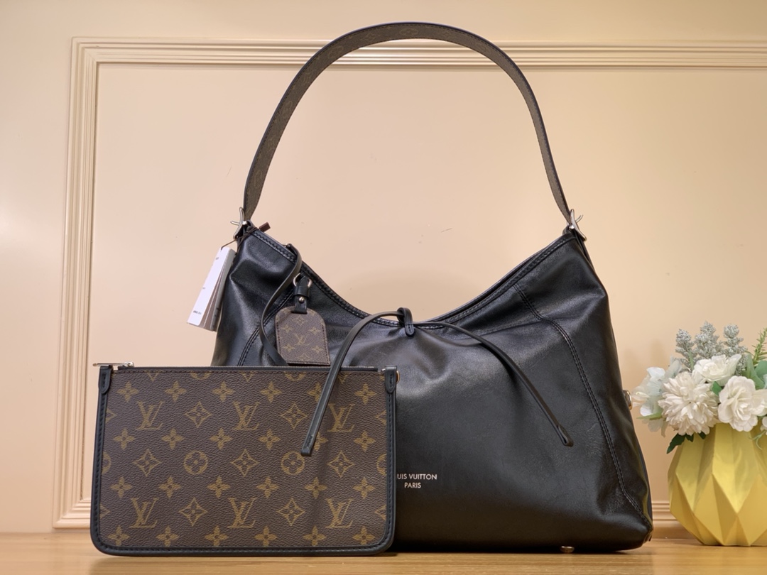 NO:552374,Top original order [CarryAll Dark medium handbag] M25143 46197 black. It is made of soft sheep leather to create a fashionable and lazy silhouette, adding eye-catching charm to the spring and summer show style. The polished metal parts and the fine-touch micro-wrinkle texture complement each other. There is ample space to accommodate a variety of daily necessities, making it a good travel companion. Size 39.0 x 30.0 x 15.0  cm.881991100,,sheepskin19860909顶级原单【CarryAll Dark 中号手袋】M25143 46197黑色 以柔软羊皮革塑造时尚慵懒廓形,为 春夏秀场造型增添瞩目姿彩.抛光金属件与触感良好的微皱纹理互为映衬.充裕空间可容纳多样日常用品,成就出行良伴. 尺寸39.0 x 30.0 x 15.0 厘米.881991100,,sheepskin,Bag