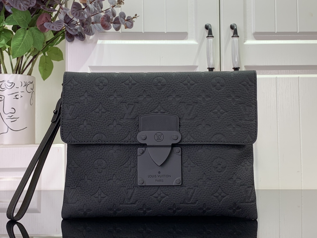 Louis Vuitton Clutches & Pouch Bags Black Taurillon Pochette m82559