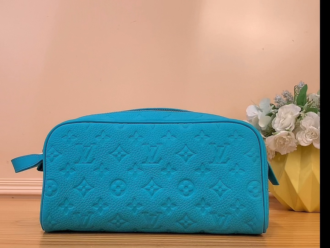 The Most Popular
 Louis Vuitton Clutches & Pouch Bags Green Monogram Eclipse Canvas Fabric M44494