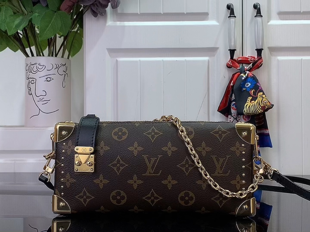 לואי ויטון תיקים תיקי יד העתק ישראל
 צהוב Monogram Canvas קנבס קווייד אוסף האביב m13147