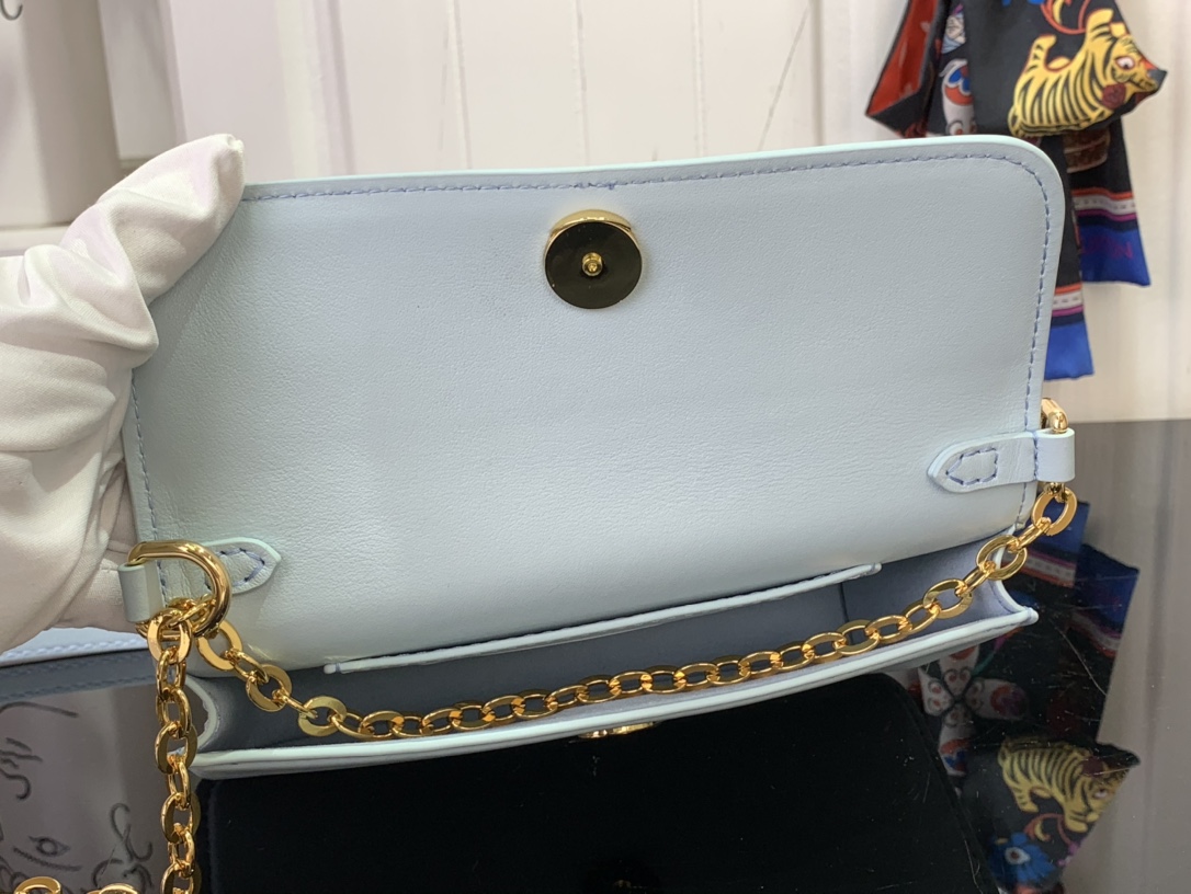 Louis Vuitton LV Bloom Walletlv,包 8