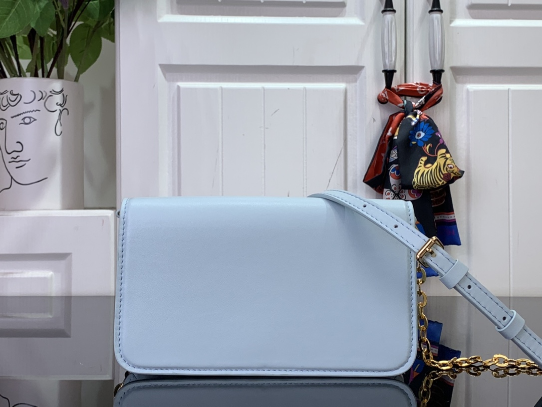 Louis Vuitton LV Bloom Walletlv,包 3