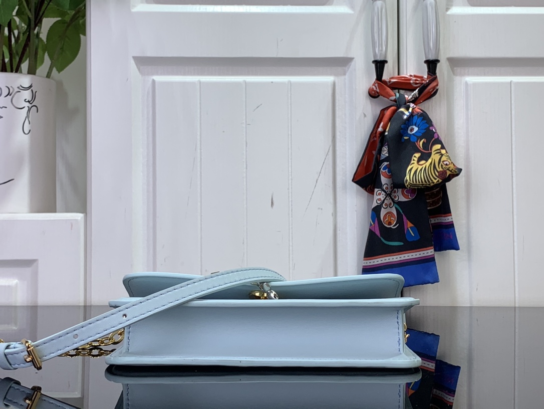 Louis Vuitton LV Bloom Walletlv,包 4