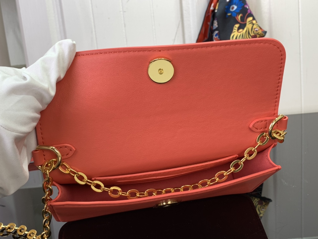 Louis Vuitton LV Bloom Walletlv,包 8